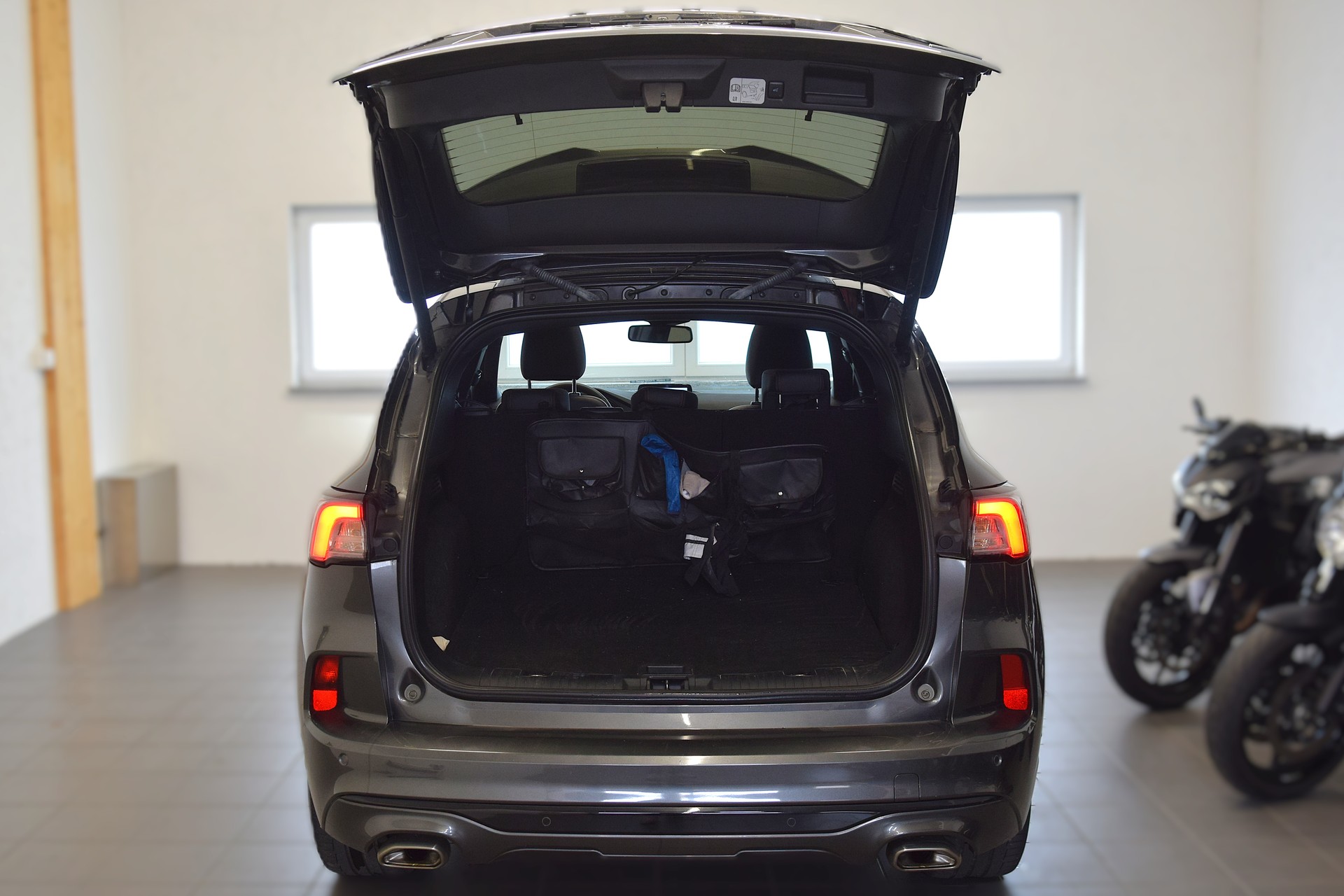 FORD Kuga 2.5 FHEV ST-Line X 4WD-image-5