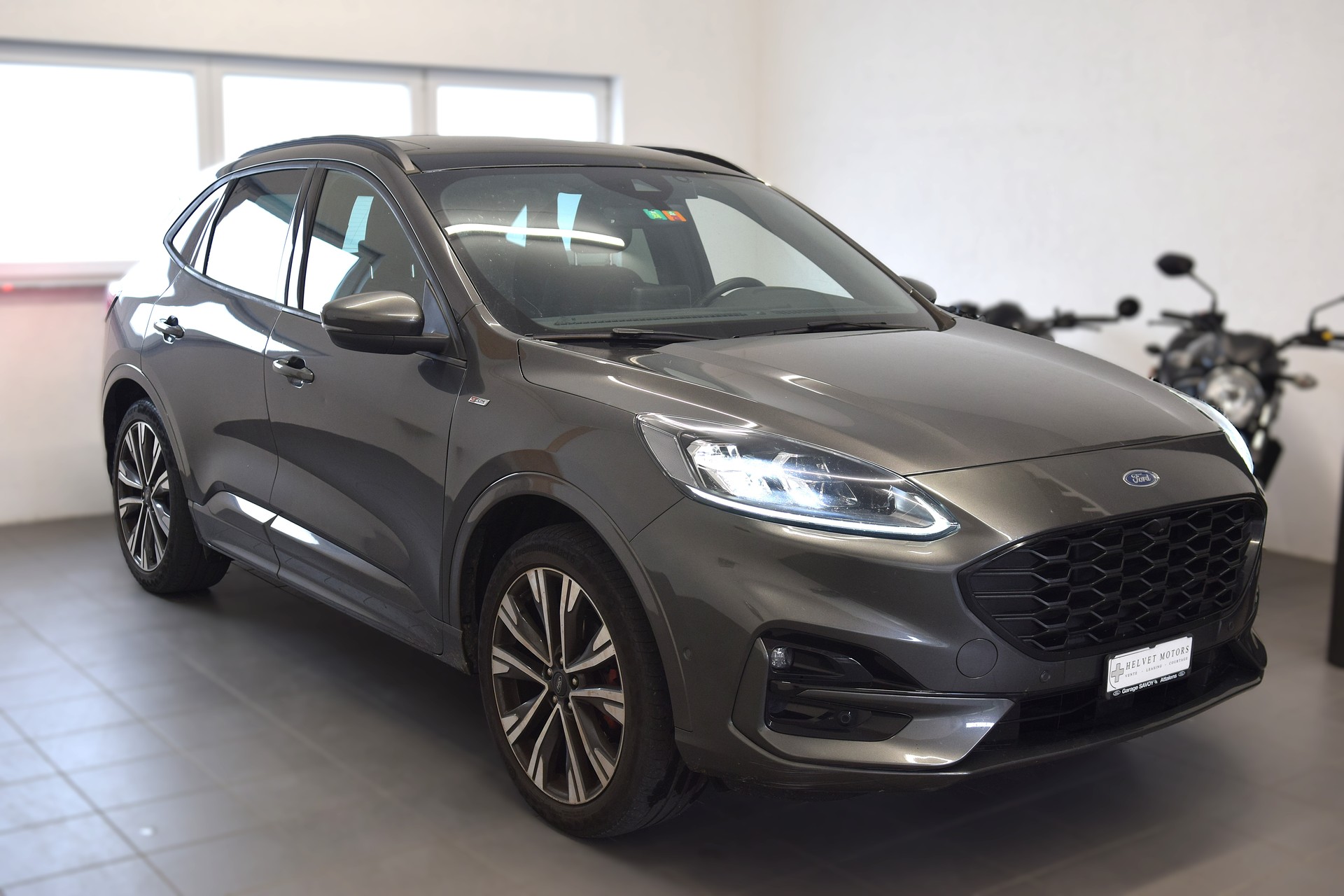 FORD Kuga 2.5 FHEV ST-Line X 4WD-image-2