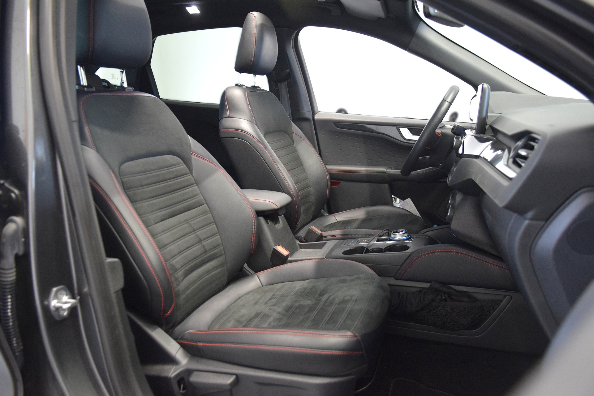 FORD Kuga 2.5 FHEV ST-Line X 4WD-image-8