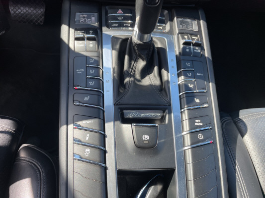 PORSCHE Macan S-image-10