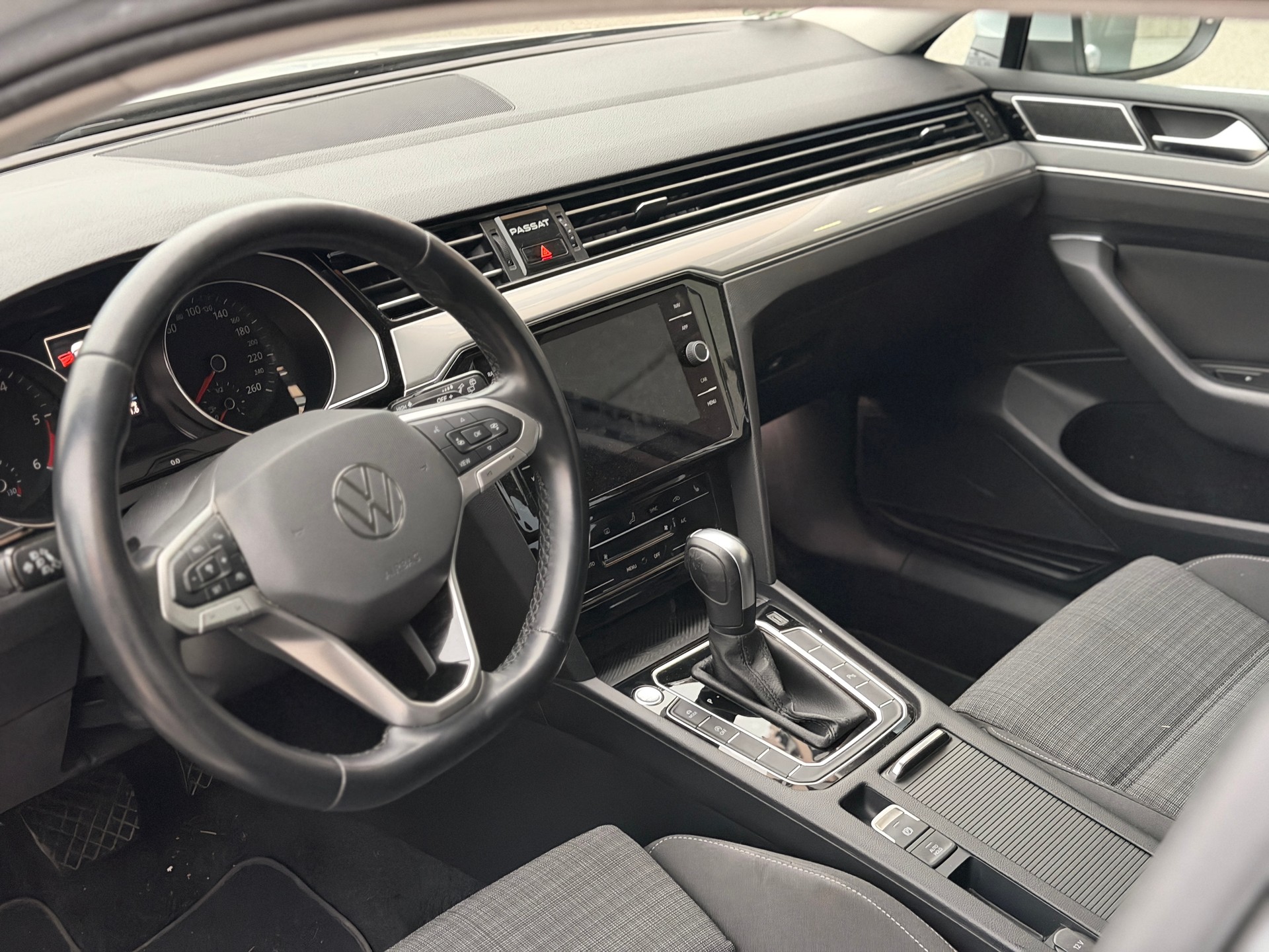 VW Passat 2.0 TDI BMT Business DSG-image-15