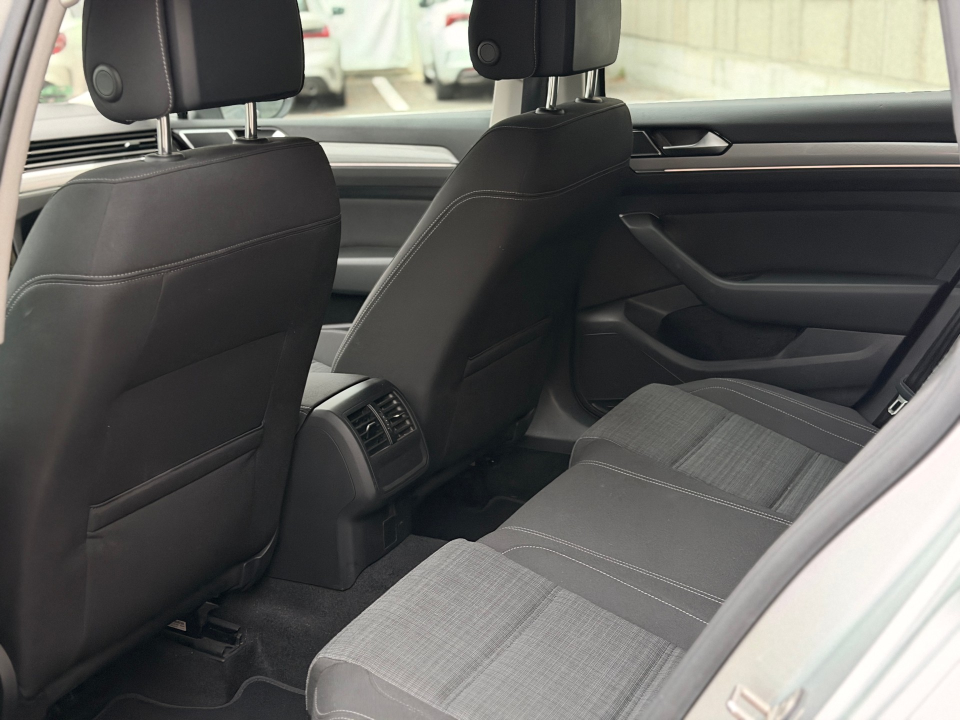 VW Passat 2.0 TDI BMT Business DSG-image-19