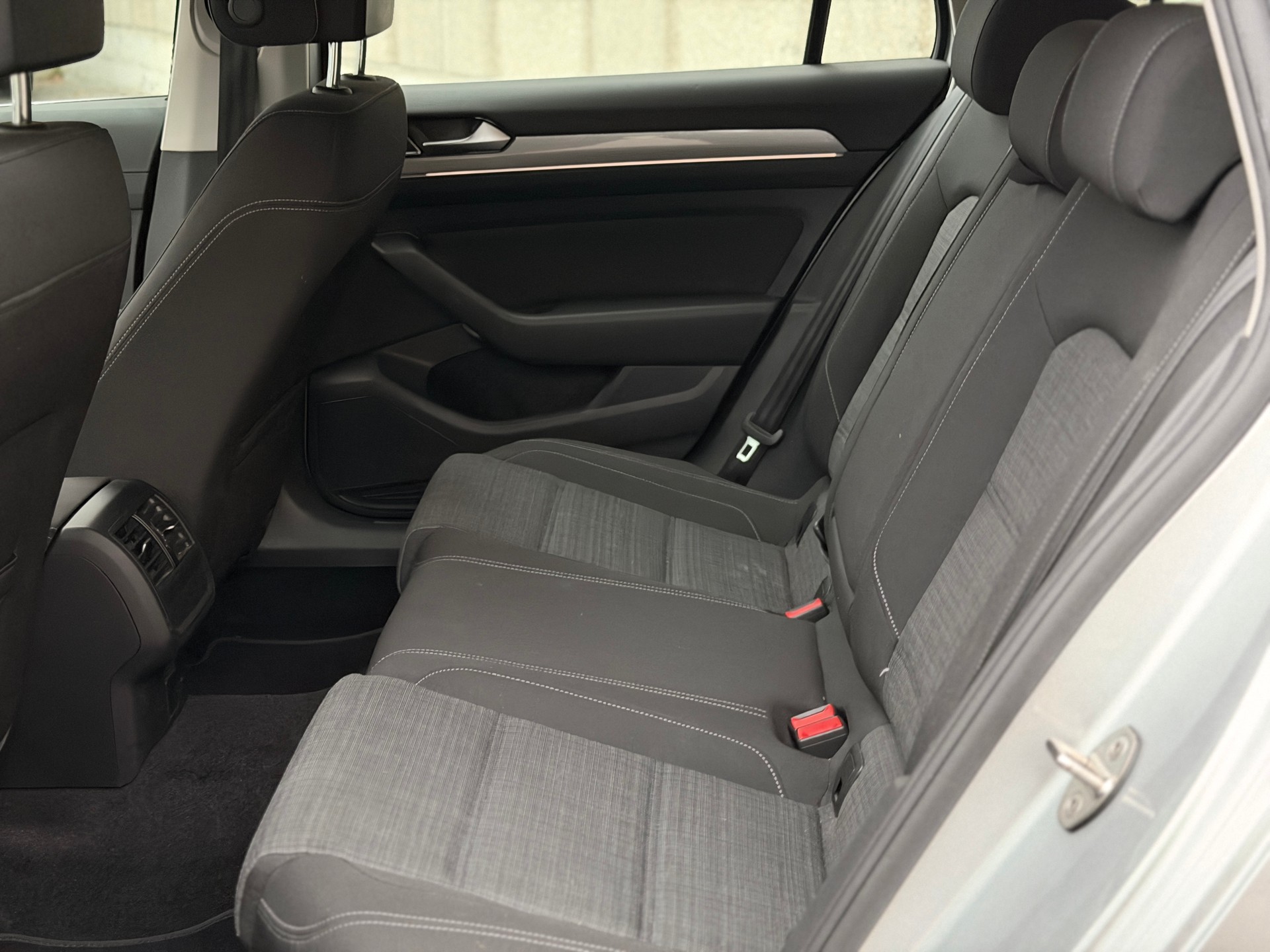 VW Passat 2.0 TDI BMT Business DSG-image-18