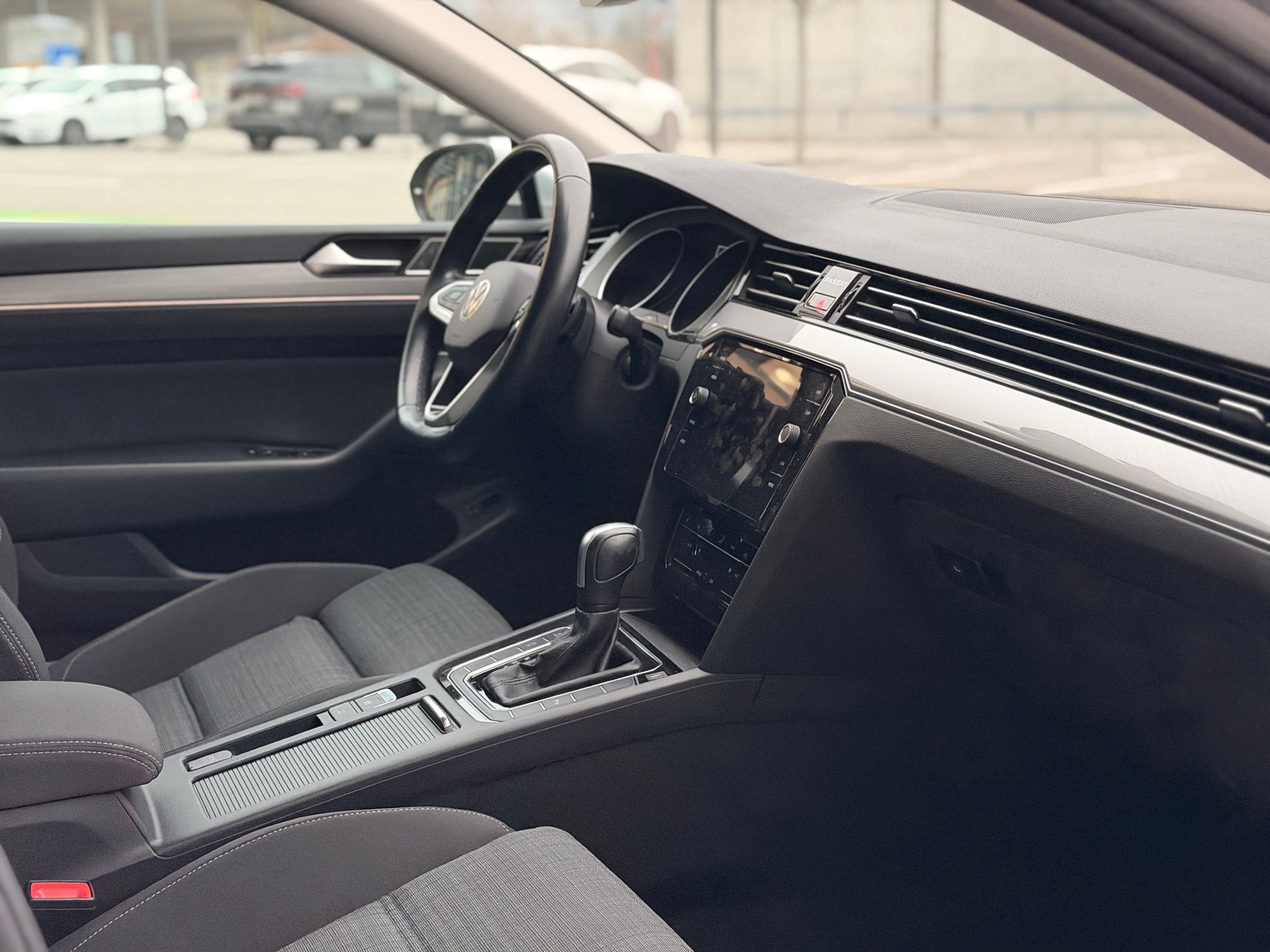 VW Passat 2.0 TDI BMT Business DSG-image-23
