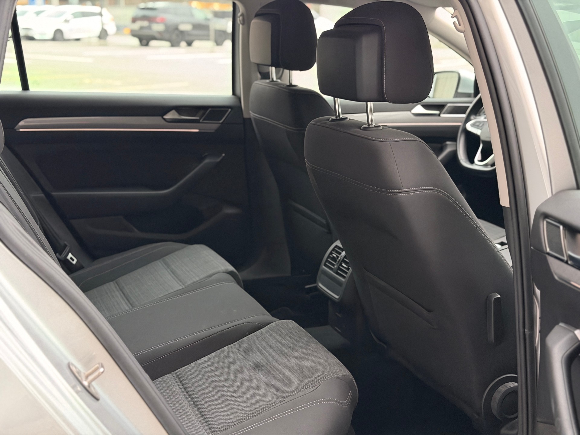 VW Passat 2.0 TDI BMT Business DSG-image-21