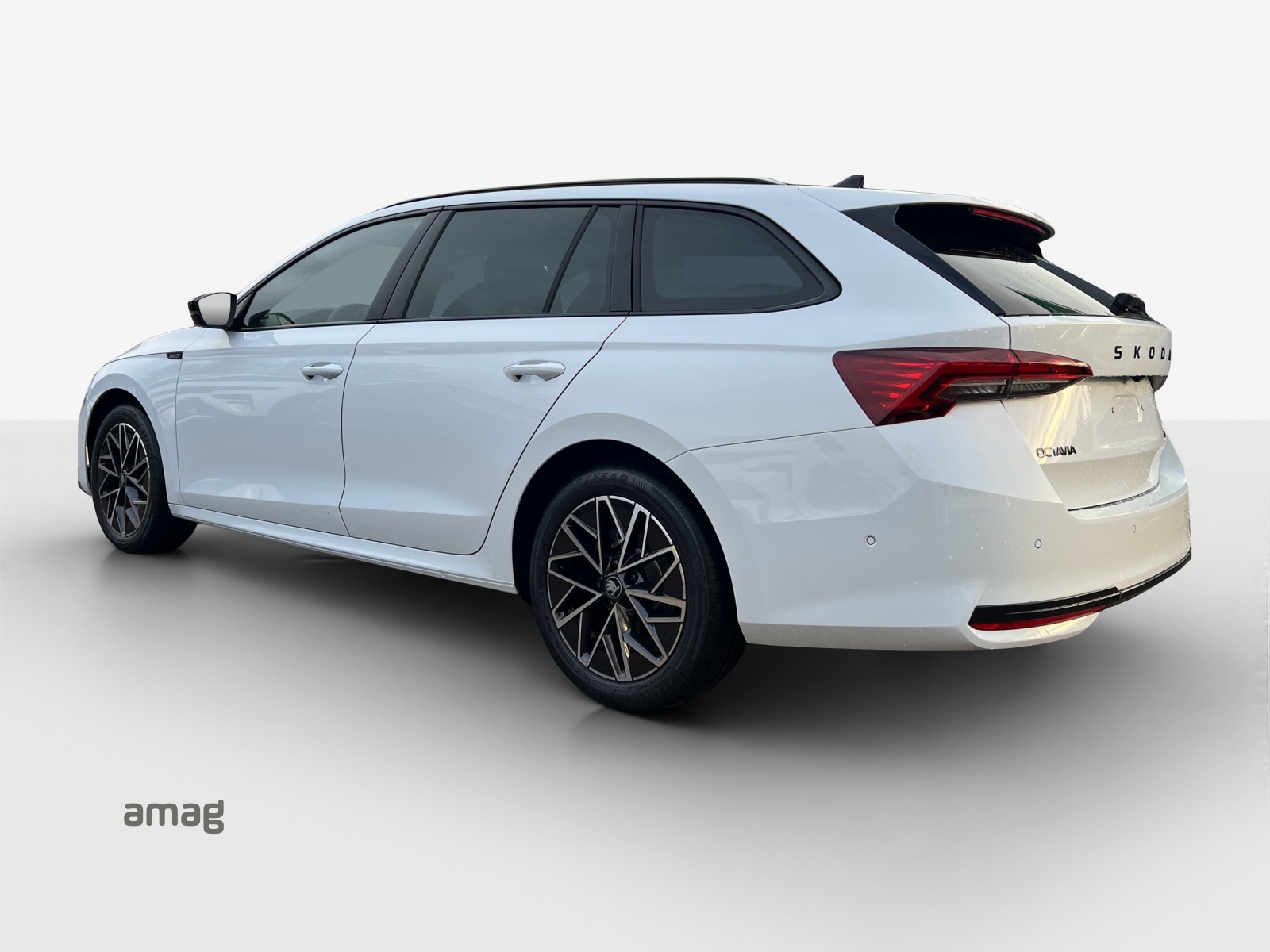SKODA Octavia Sportline Dynamic-image-2