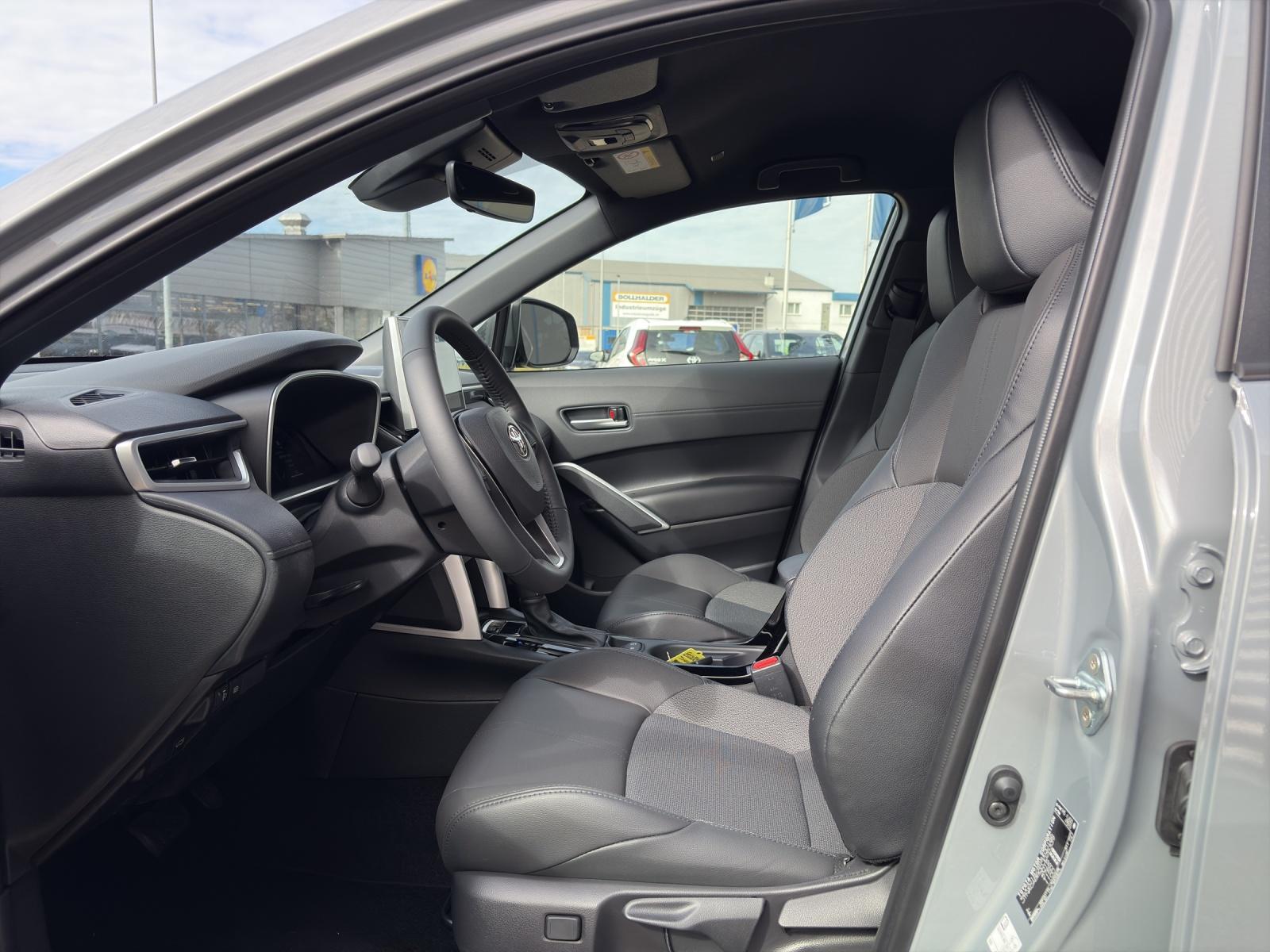 TOYOTA Corolla Cross 2.0 HSD Trend AWD-i-image-9
