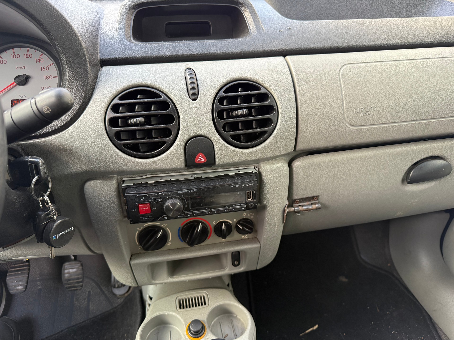 RENAULT Kangoo 1.6 16V Authentique-image-9