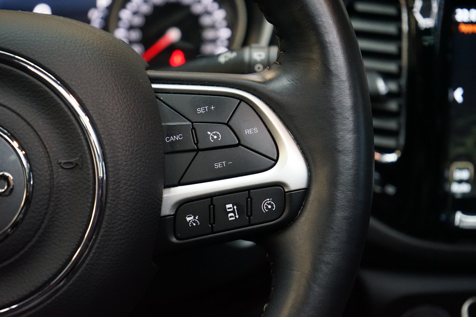 JEEP Compass 1.4 Turbo Limited AWD 9ATX-image-9