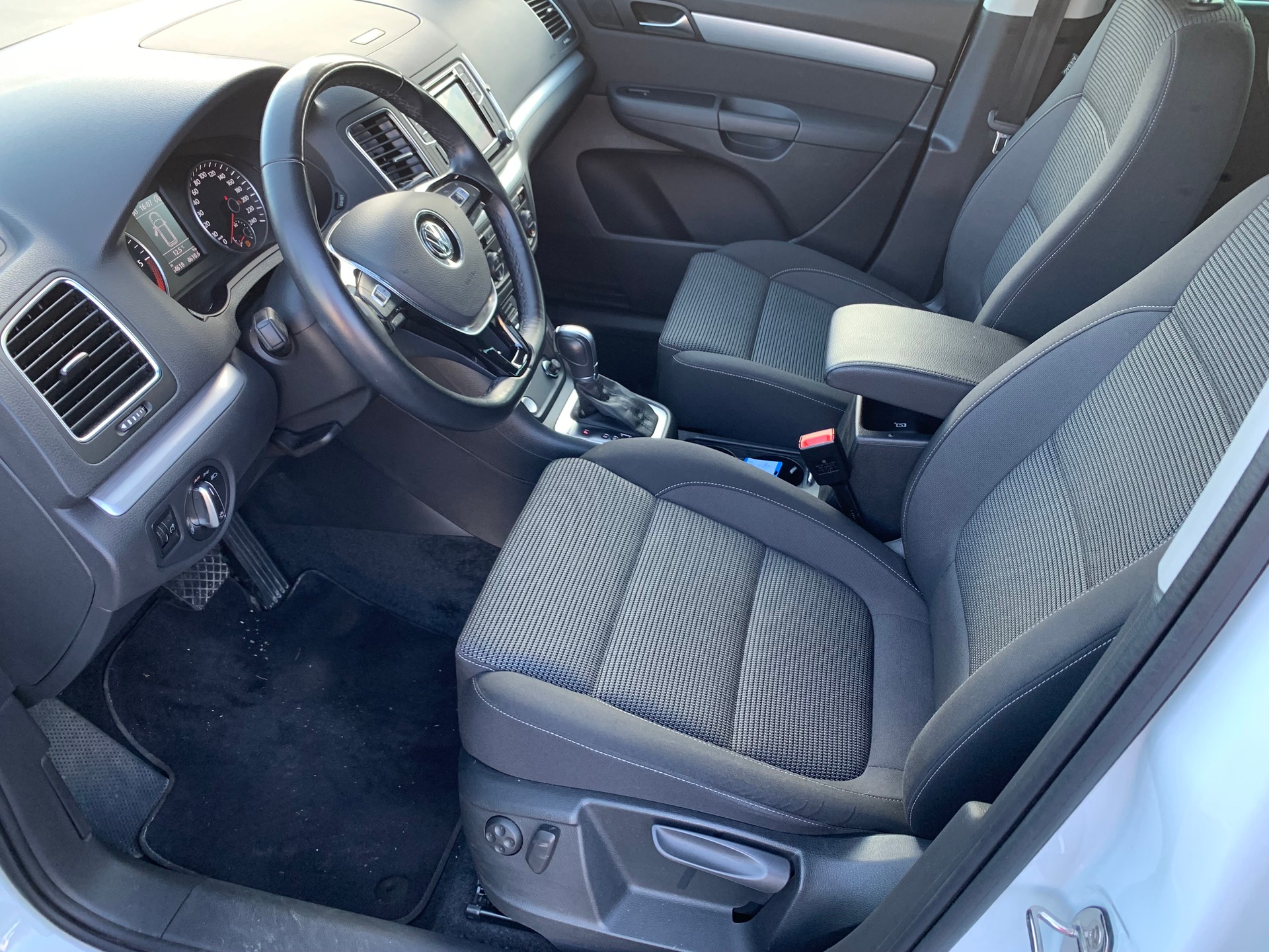 VW Sharan 2.0 TDI BMT Comfortline 4Motion DSG-image-14