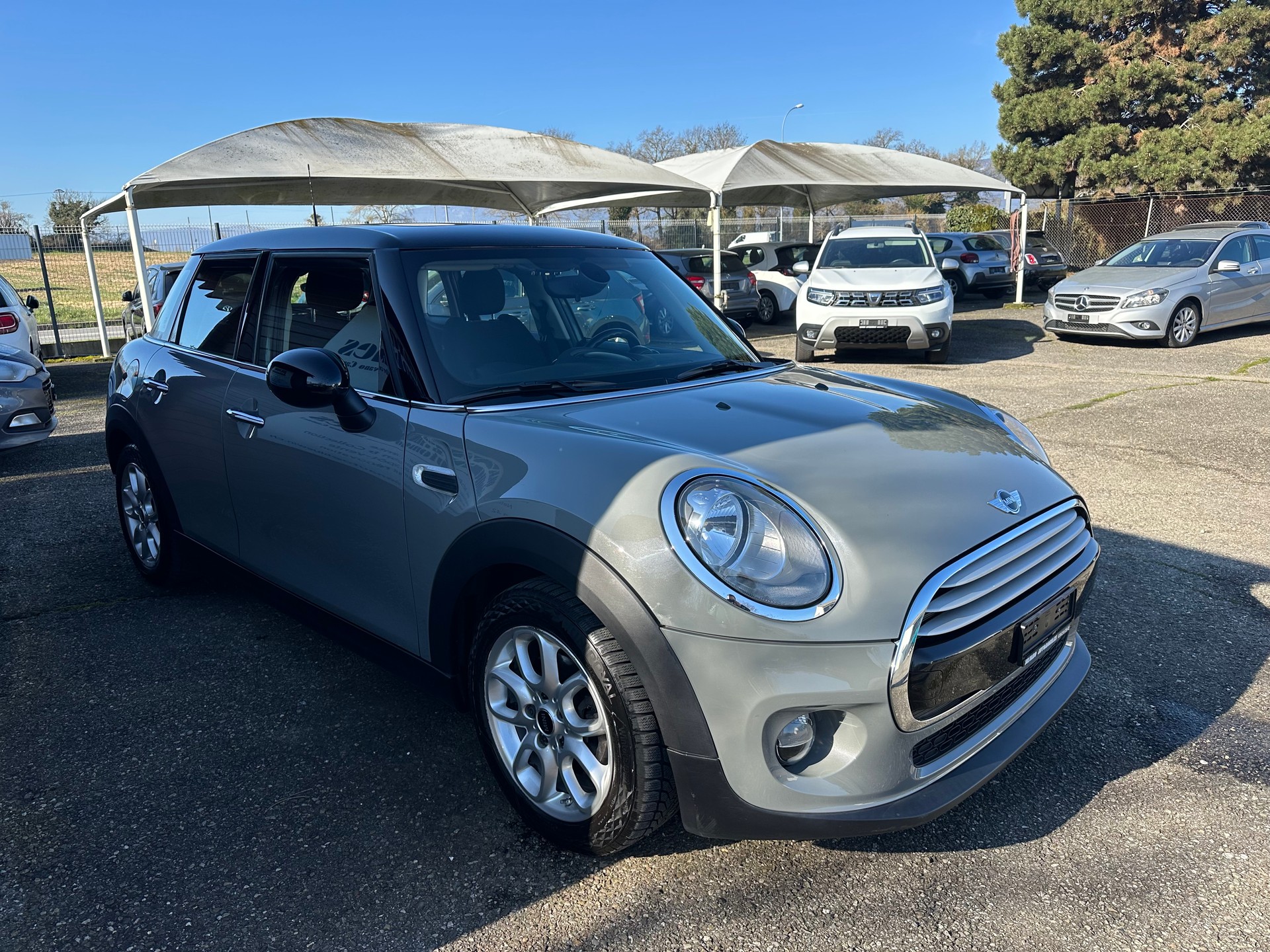 MINI Cooper-showroom-element-2