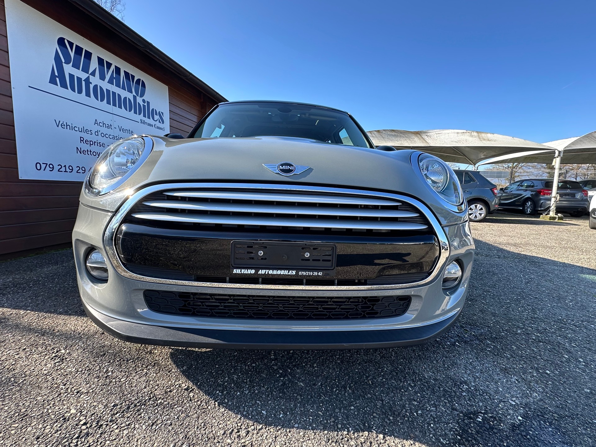 MINI Cooper-showroom-element-3