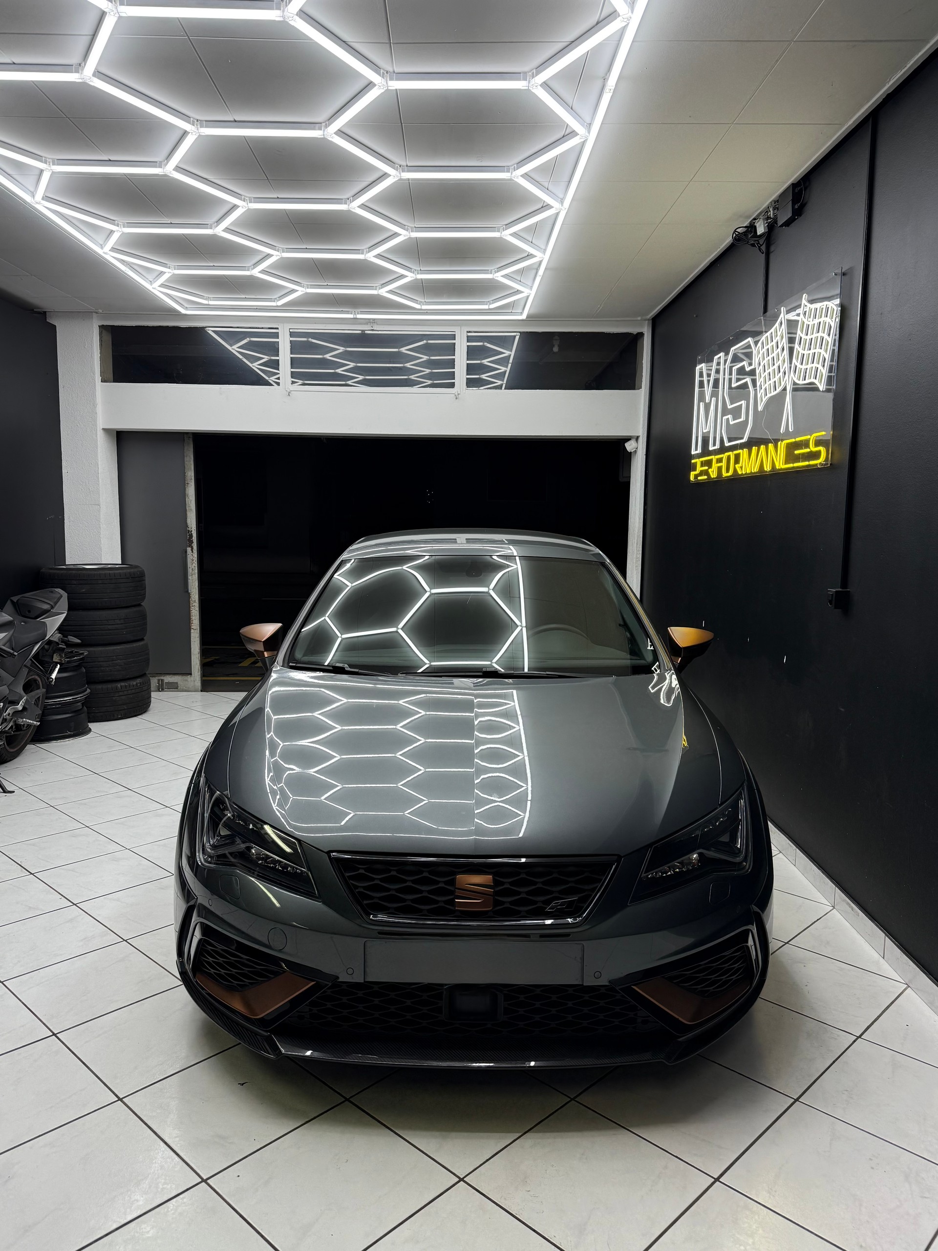 SEAT Leon 2.0 TSI Cupra R-image-1