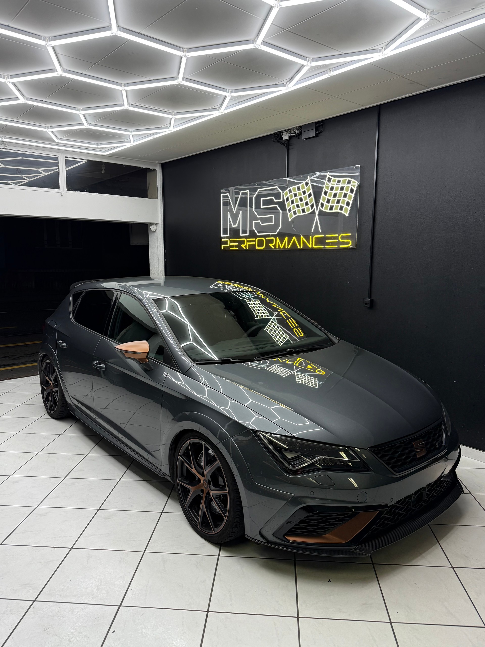 SEAT Leon 2.0 TSI Cupra R-image-0