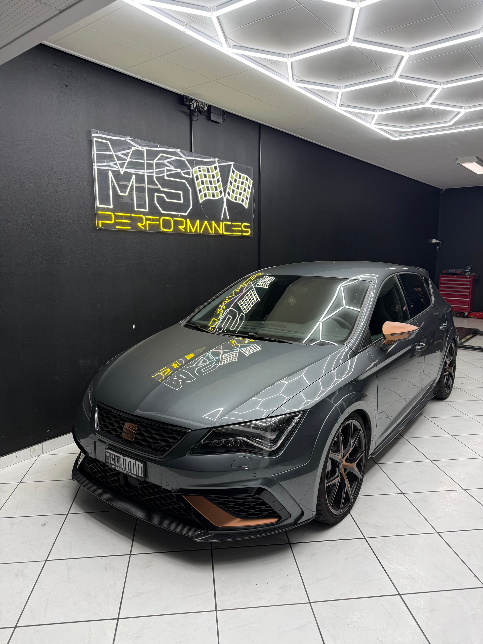 SEAT Leon 2.0 TSI Cupra R-image-2