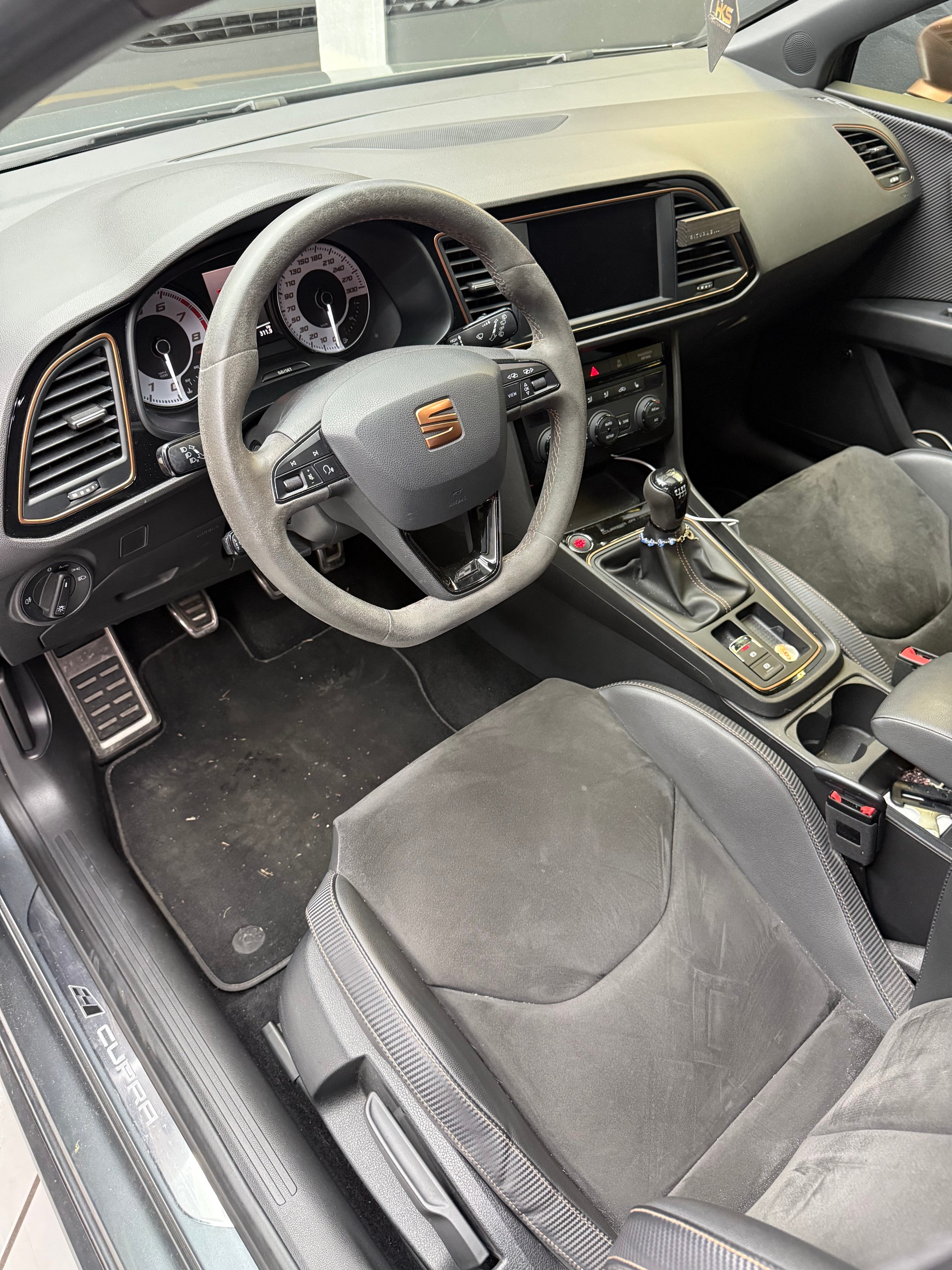 SEAT Leon 2.0 TSI Cupra R-image-5