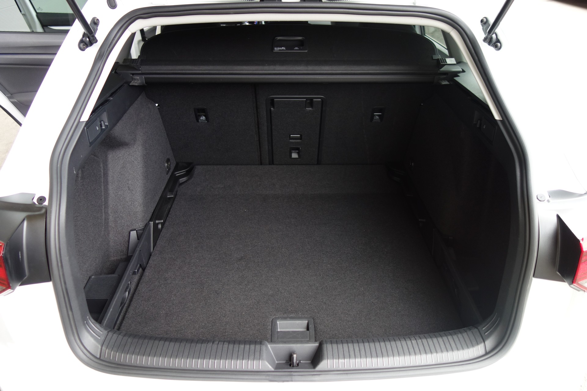 VW Golf Variant 2.0 TDI Life DSG 4Motion-image-13
