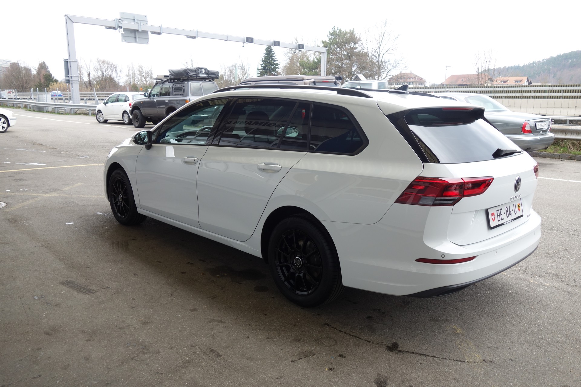 VW Golf Variant 2.0 TDI Life DSG 4Motion-image-5