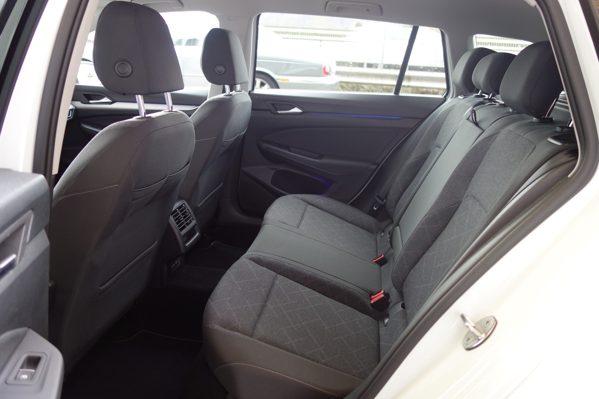 VW Golf Variant 2.0 TDI Life DSG 4Motion-image-11