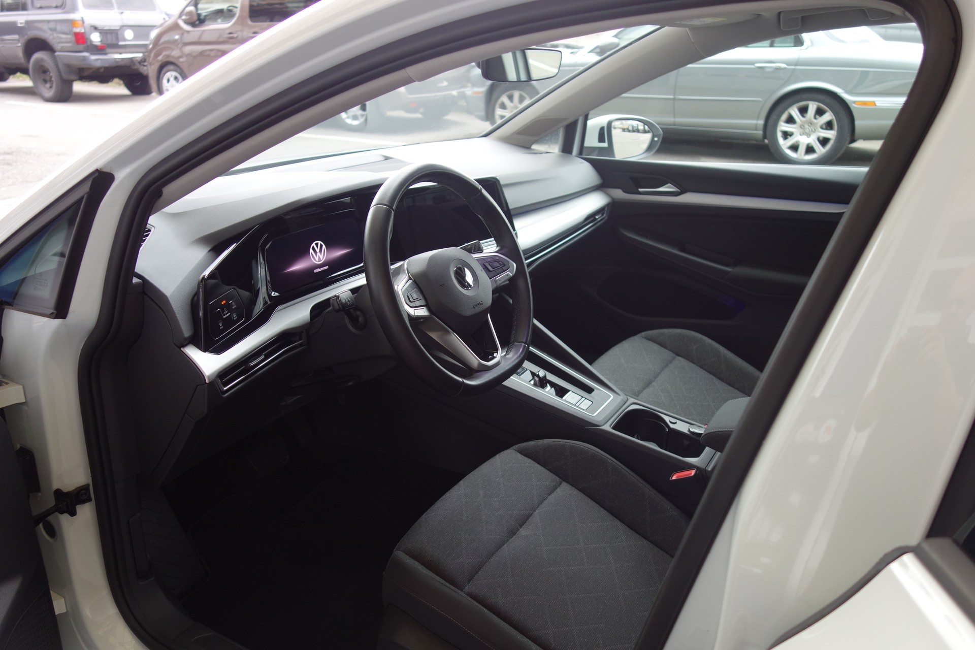 VW Golf Variant 2.0 TDI Life DSG 4Motion-image-9