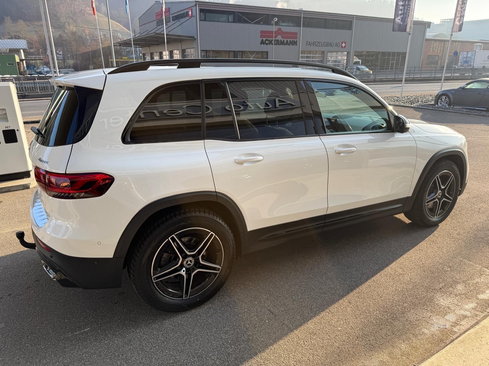 MERCEDES-BENZ GLB 250 4Matic AMG Line 8G-Tronic-image-14