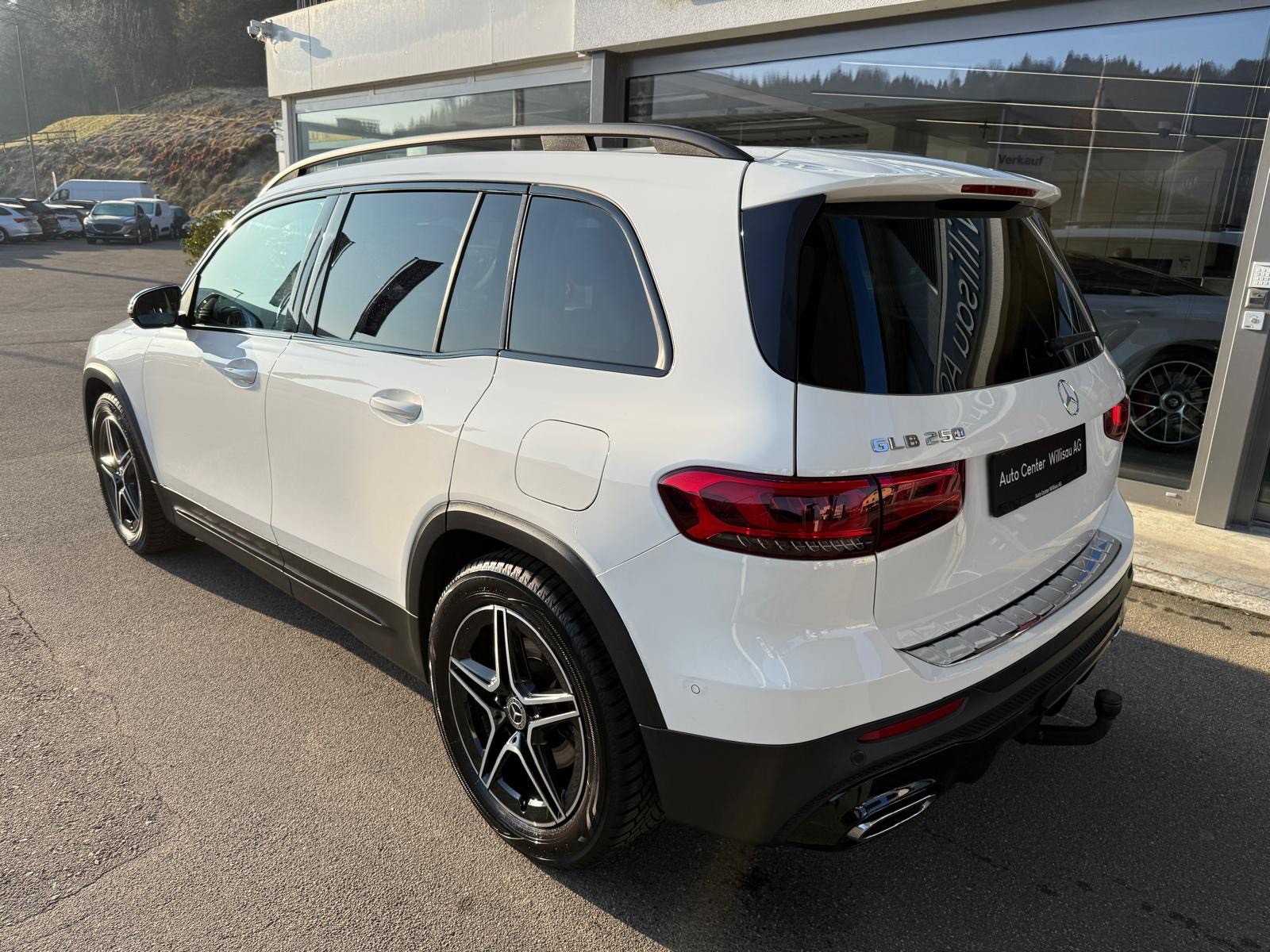 MERCEDES-BENZ GLB 250 4Matic AMG Line 8G-Tronic-image-5