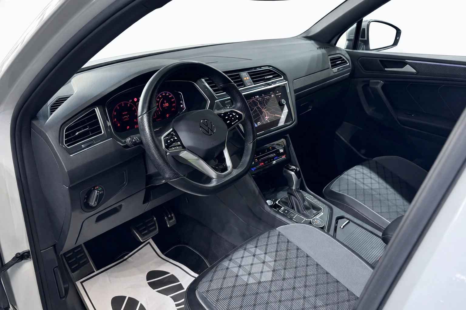 VW Tiguan Allspace 2.0TSI R-Line 4Motion DSG * 7-Plätzer *-image-8