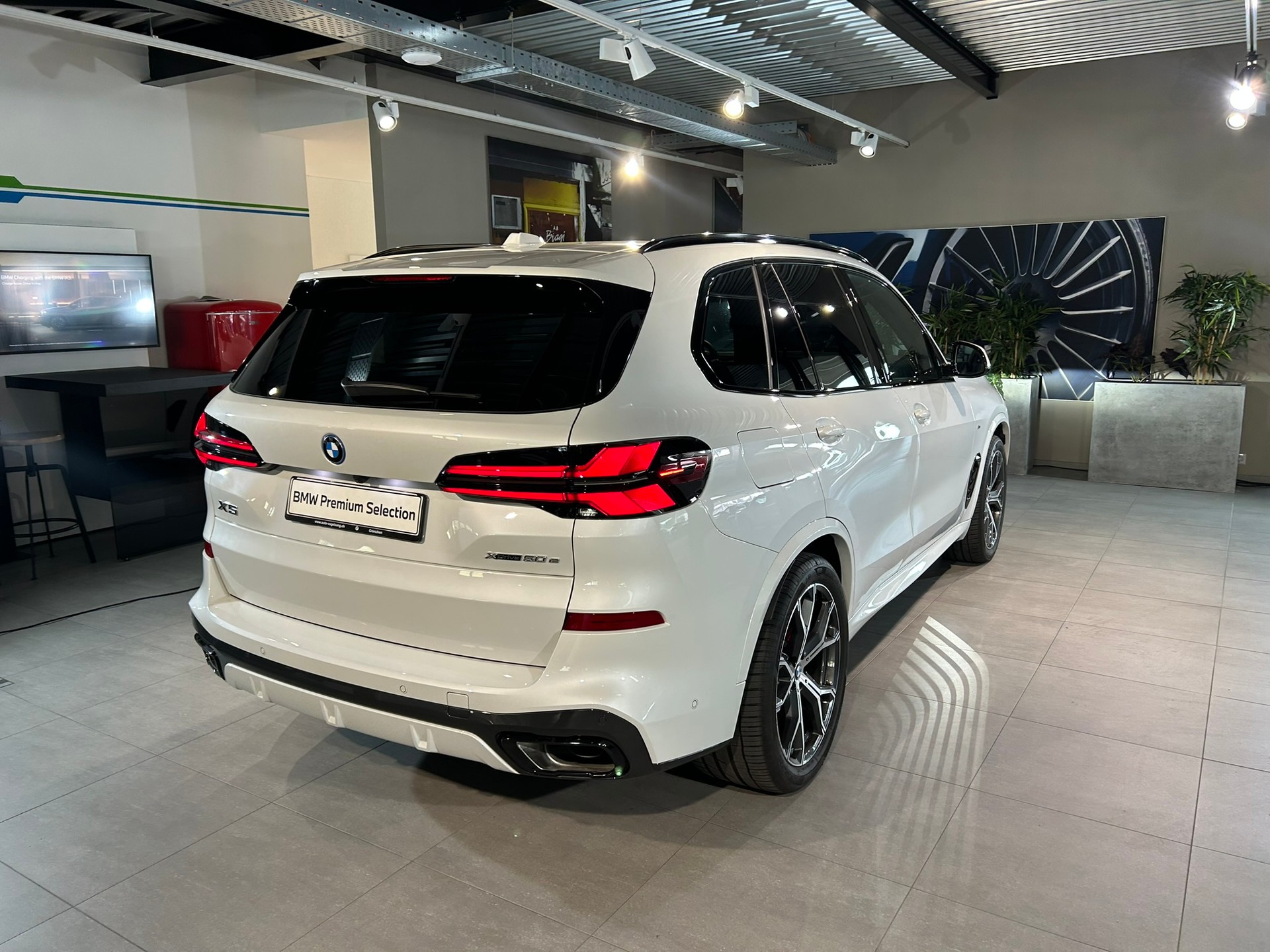 BMW X5 xDrive 50e M Sport Pro Steptronic-image-12
