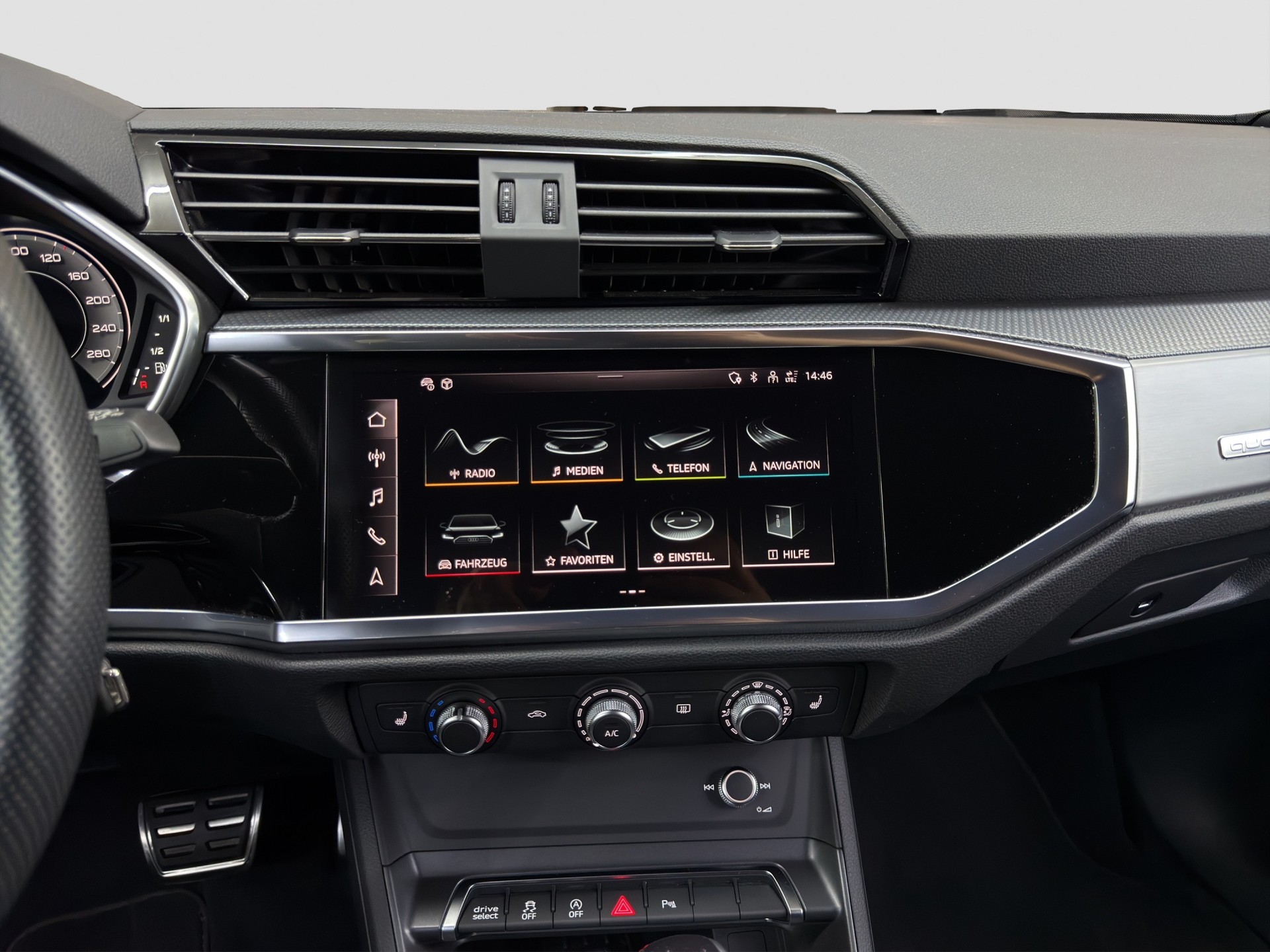 AUDI Q3 Sportback 40 TFSI S line quattro S-tronic-image-8