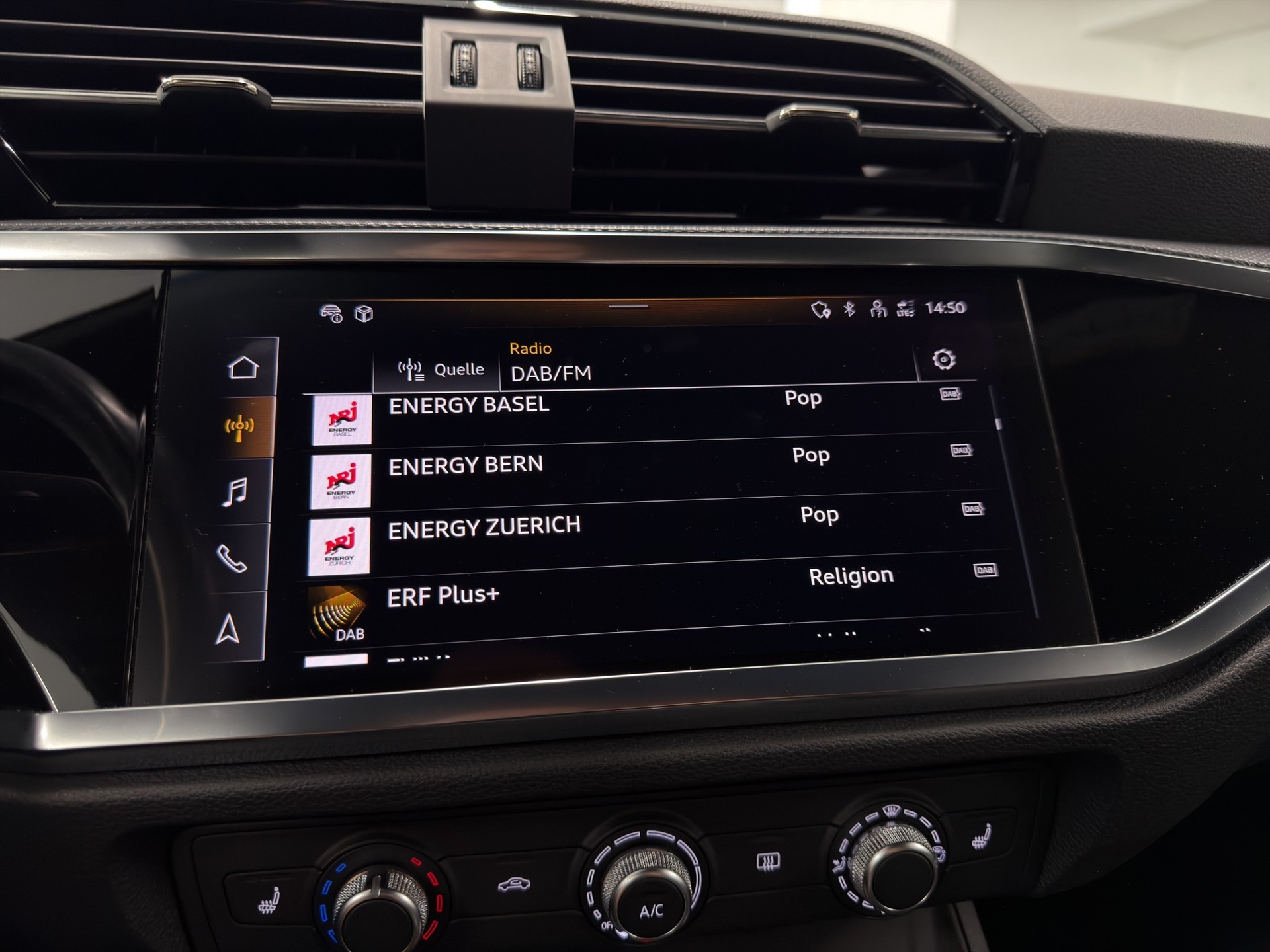 AUDI Q3 Sportback 40 TFSI S line quattro S-tronic-image-16