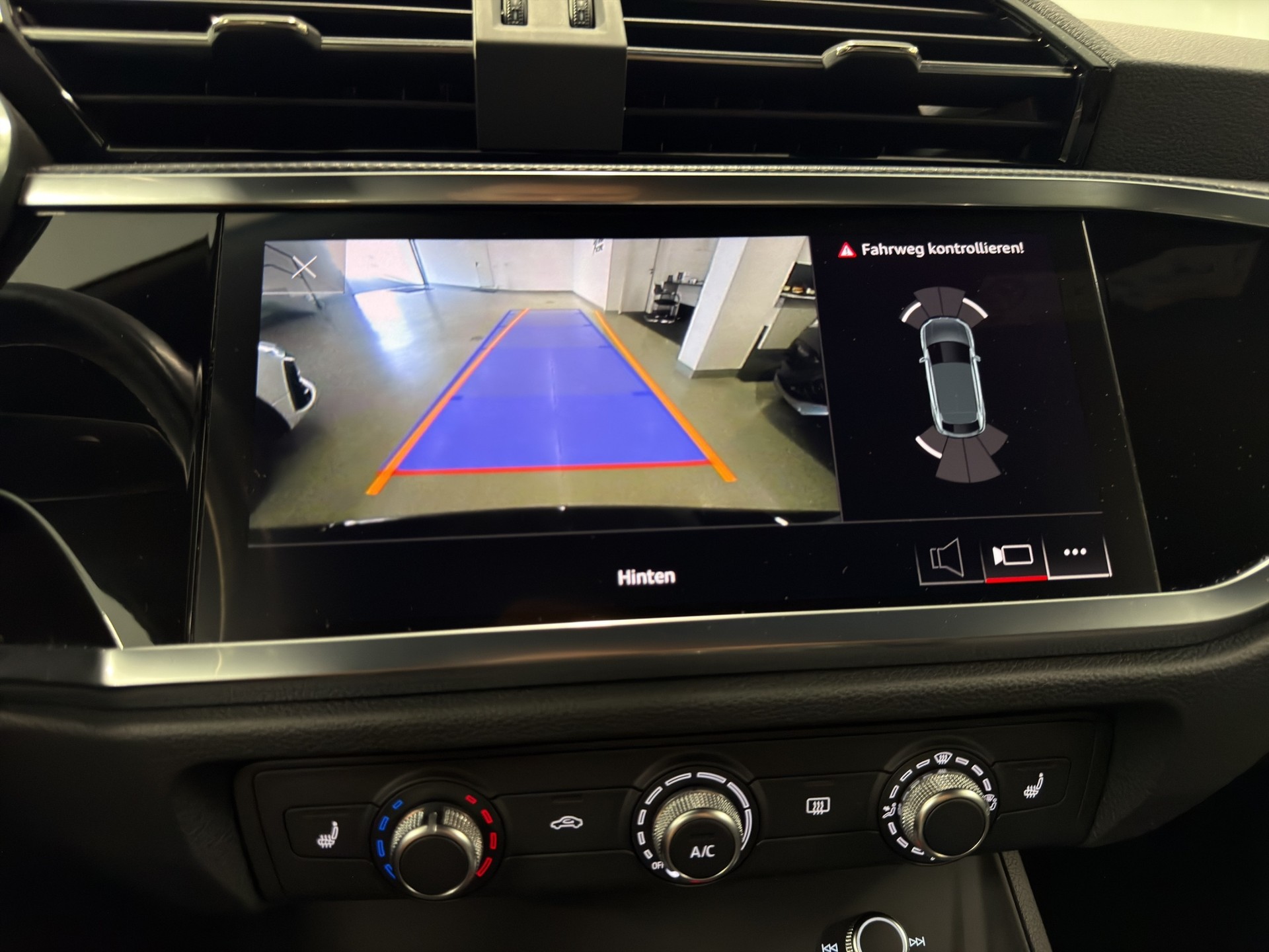 AUDI Q3 Sportback 40 TFSI S line quattro S-tronic-image-15