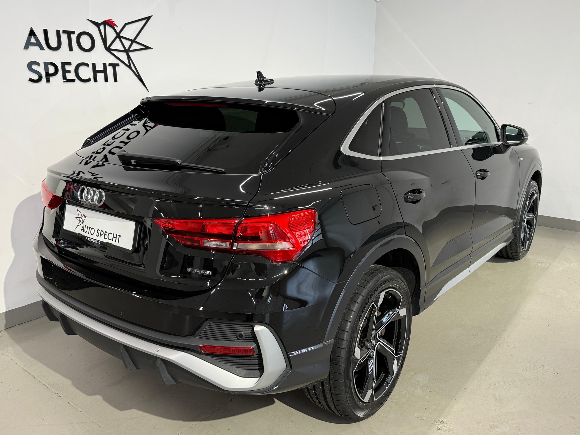 AUDI Q3 Sportback 40 TFSI S line quattro S-tronic-image-4