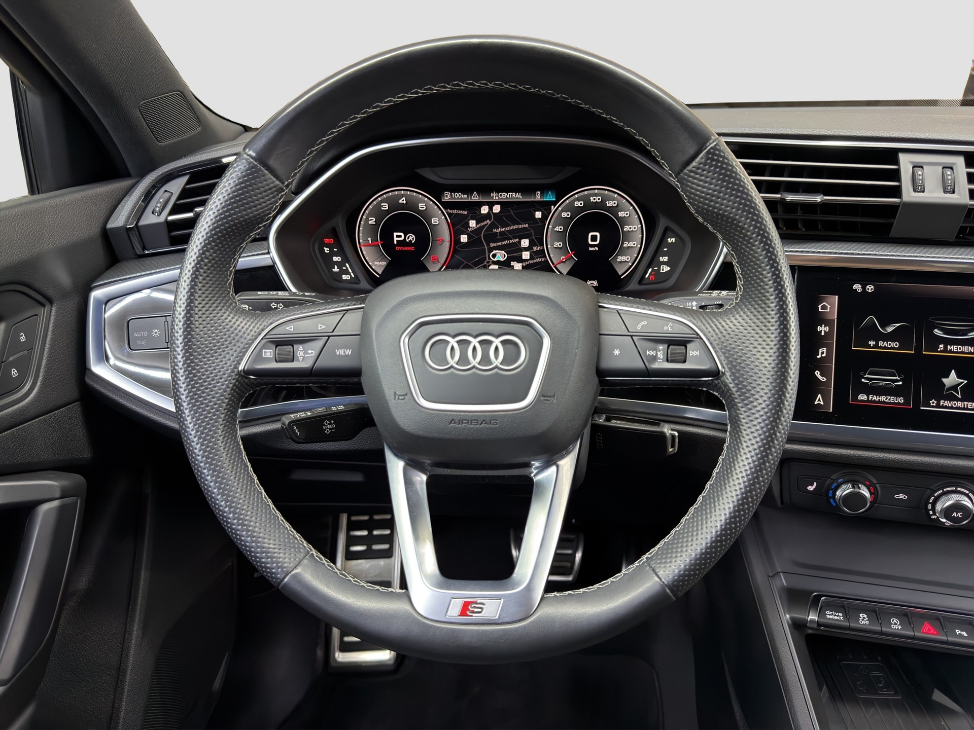 AUDI Q3 Sportback 40 TFSI S line quattro S-tronic-image-9