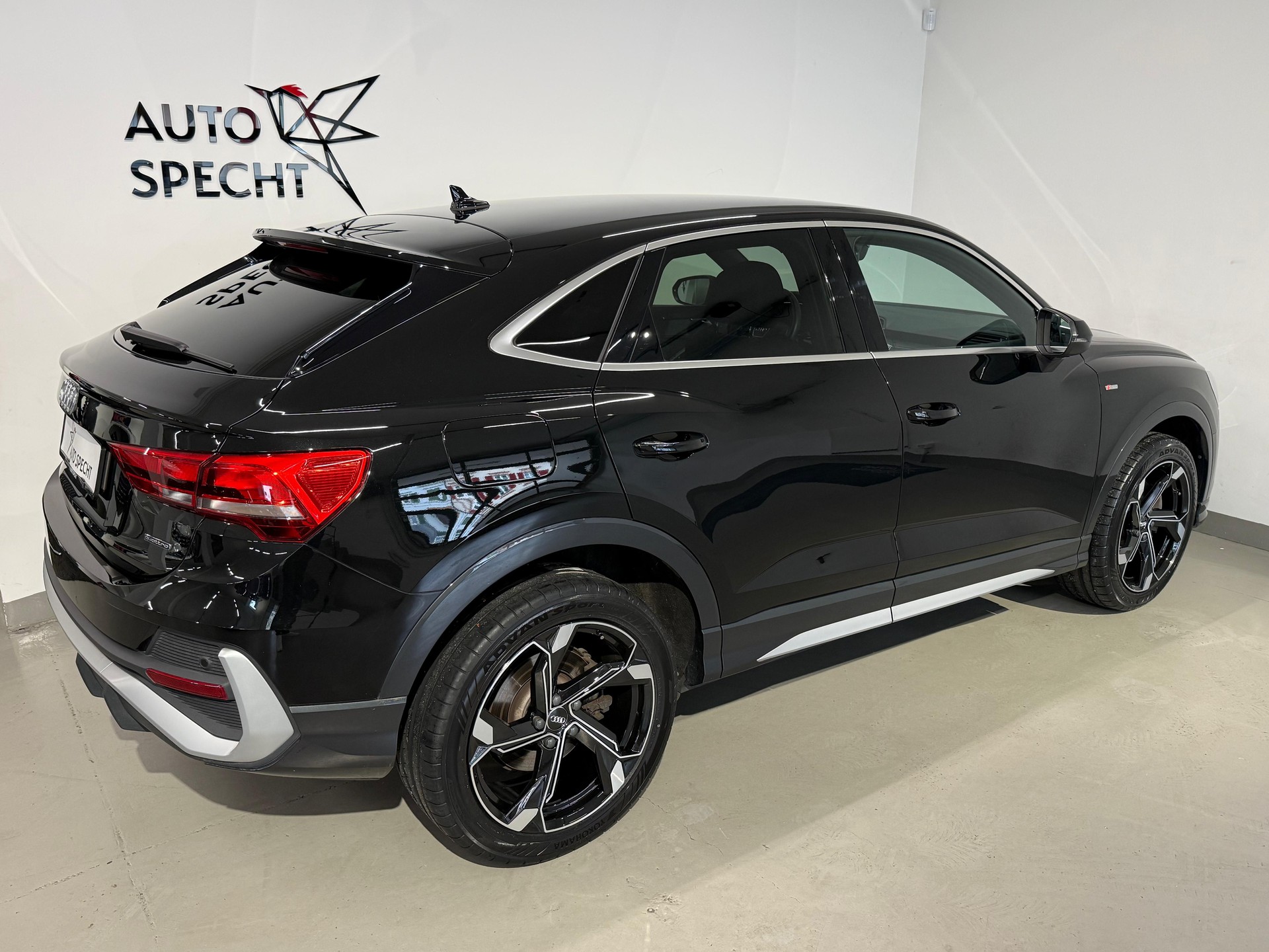 AUDI Q3 Sportback 40 TFSI S line quattro S-tronic-image-3