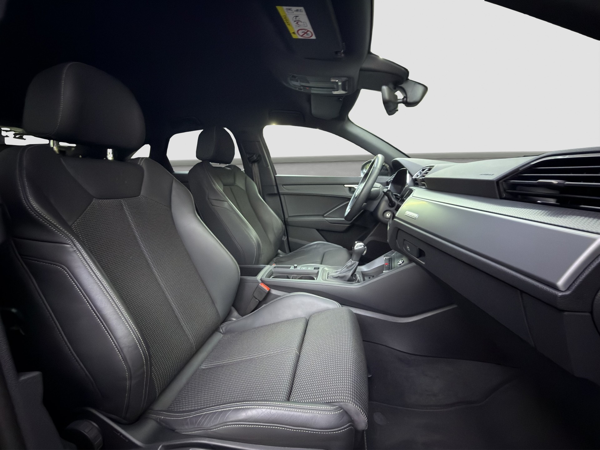 AUDI Q3 Sportback 40 TFSI S line quattro S-tronic-image-13