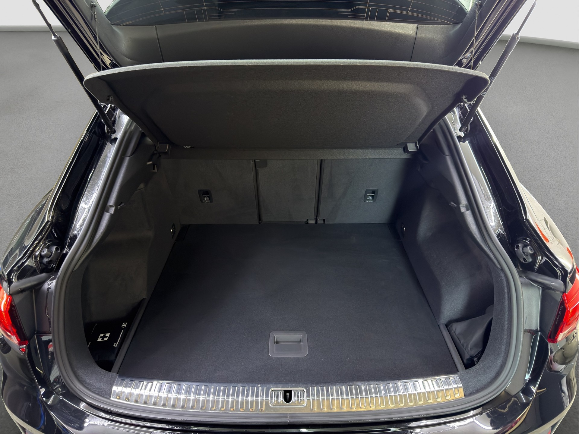 AUDI Q3 Sportback 40 TFSI S line quattro S-tronic-image-25