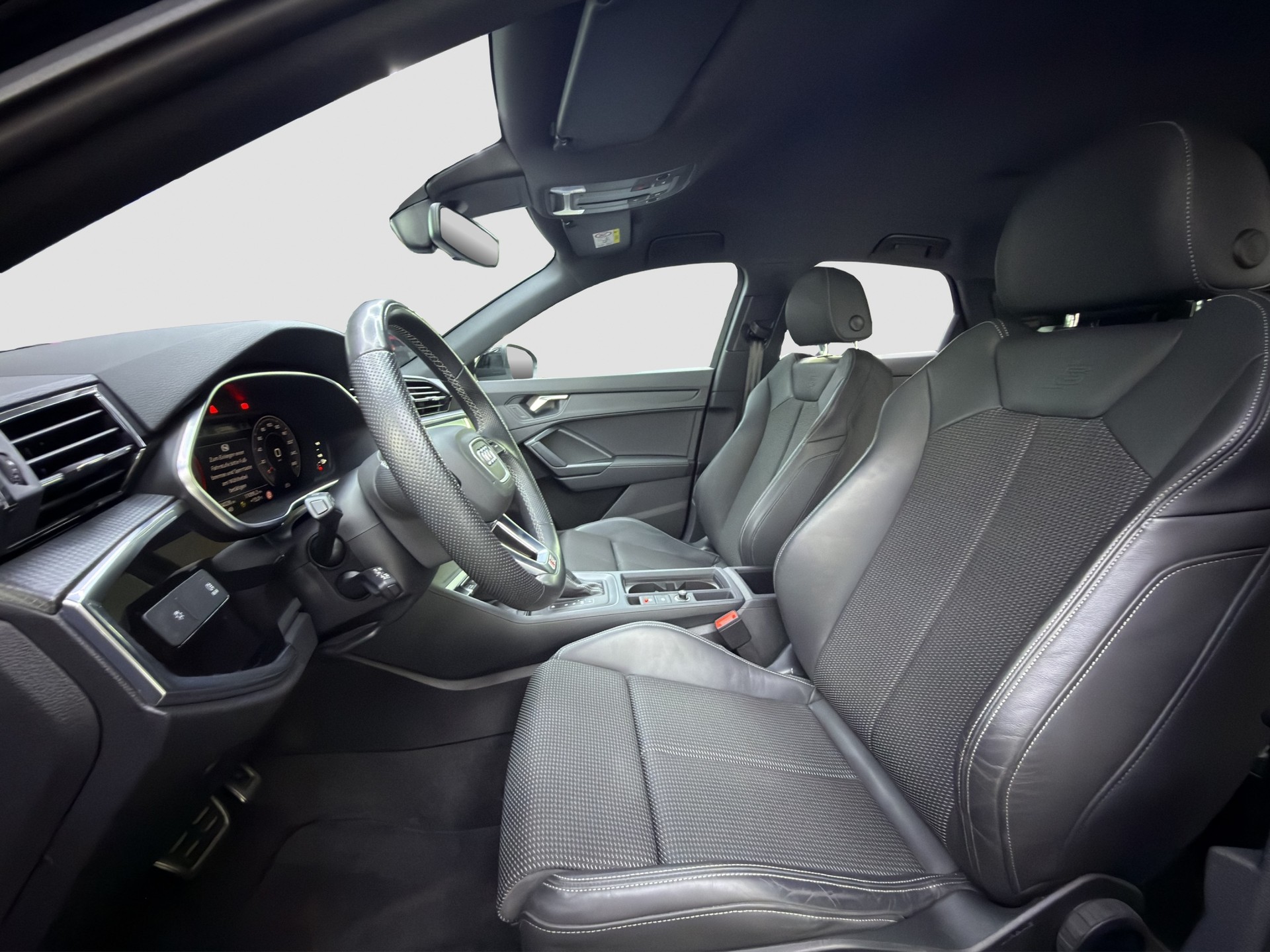 AUDI Q3 Sportback 40 TFSI S line quattro S-tronic-image-11