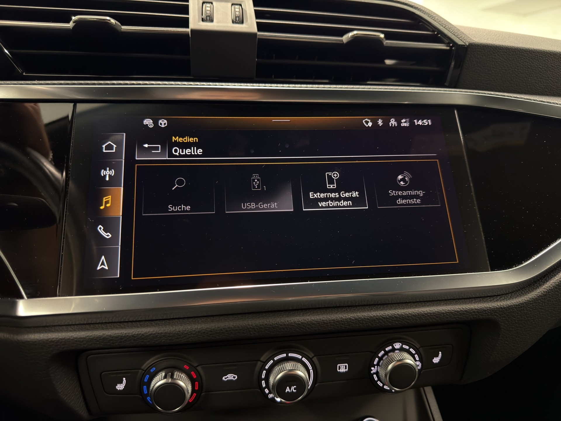 AUDI Q3 Sportback 40 TFSI S line quattro S-tronic-image-17
