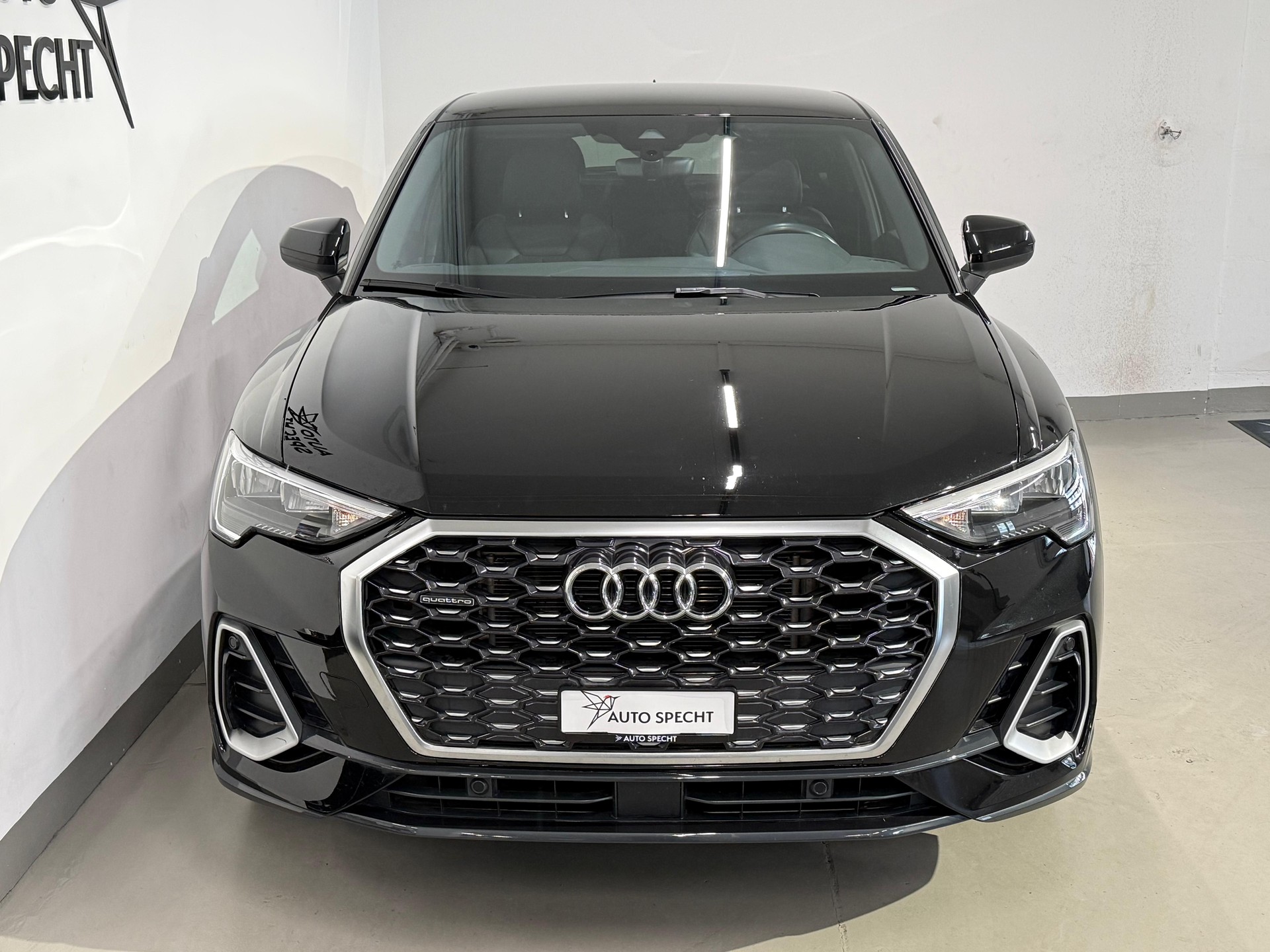 AUDI Q3 Sportback 40 TFSI S line quattro S-tronic-image-2
