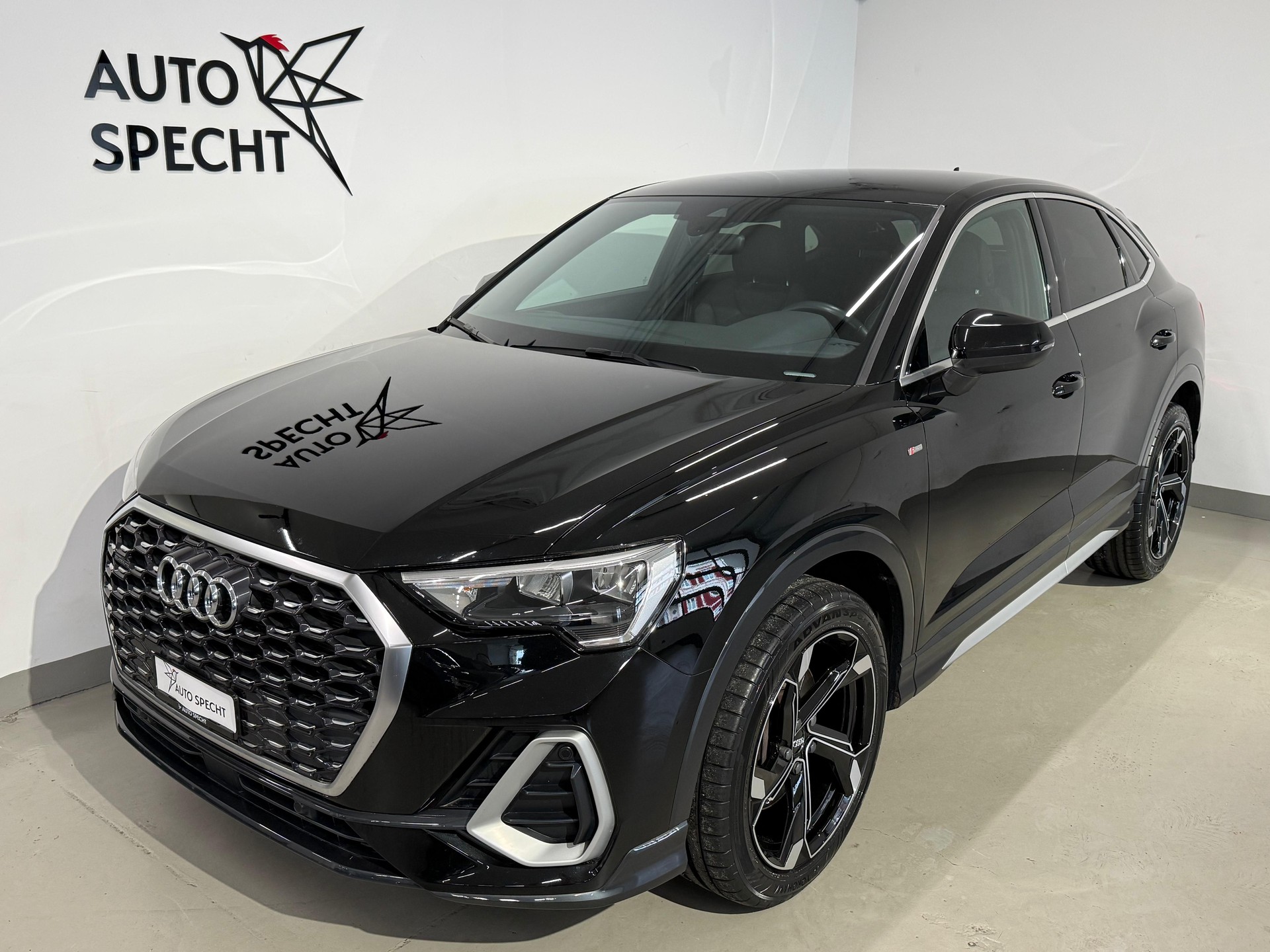 AUDI Q3 Sportback 40 TFSI S line quattro S-tronic-image-0