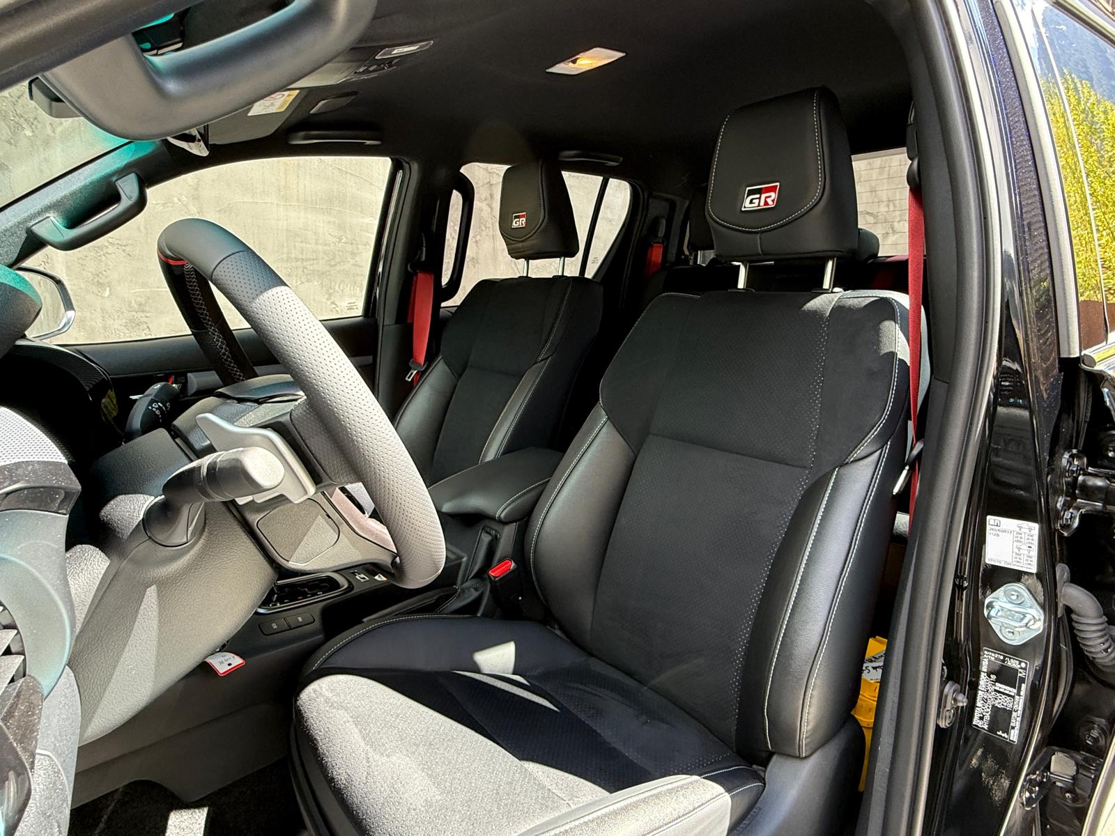 TOYOTA Hilux 2.8d GR Sport II Double Cab 4x4 A-image-8