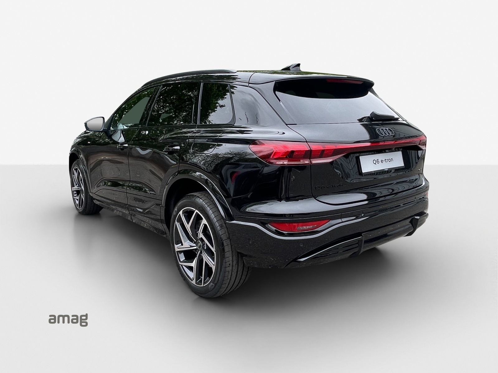 AUDI Q6 e-tron quattro-image-2