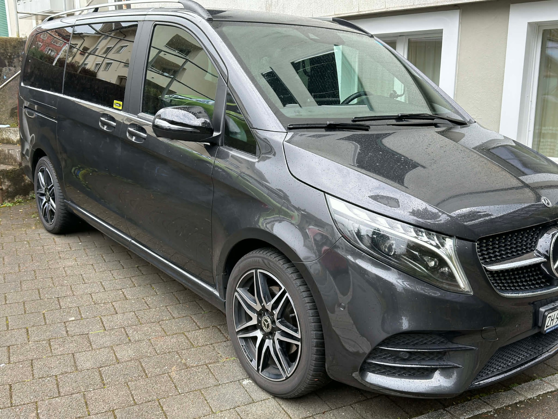 MERCEDES-BENZ V 300 d lang Swiss Edition 4Matic 9G-Tronic-image-2