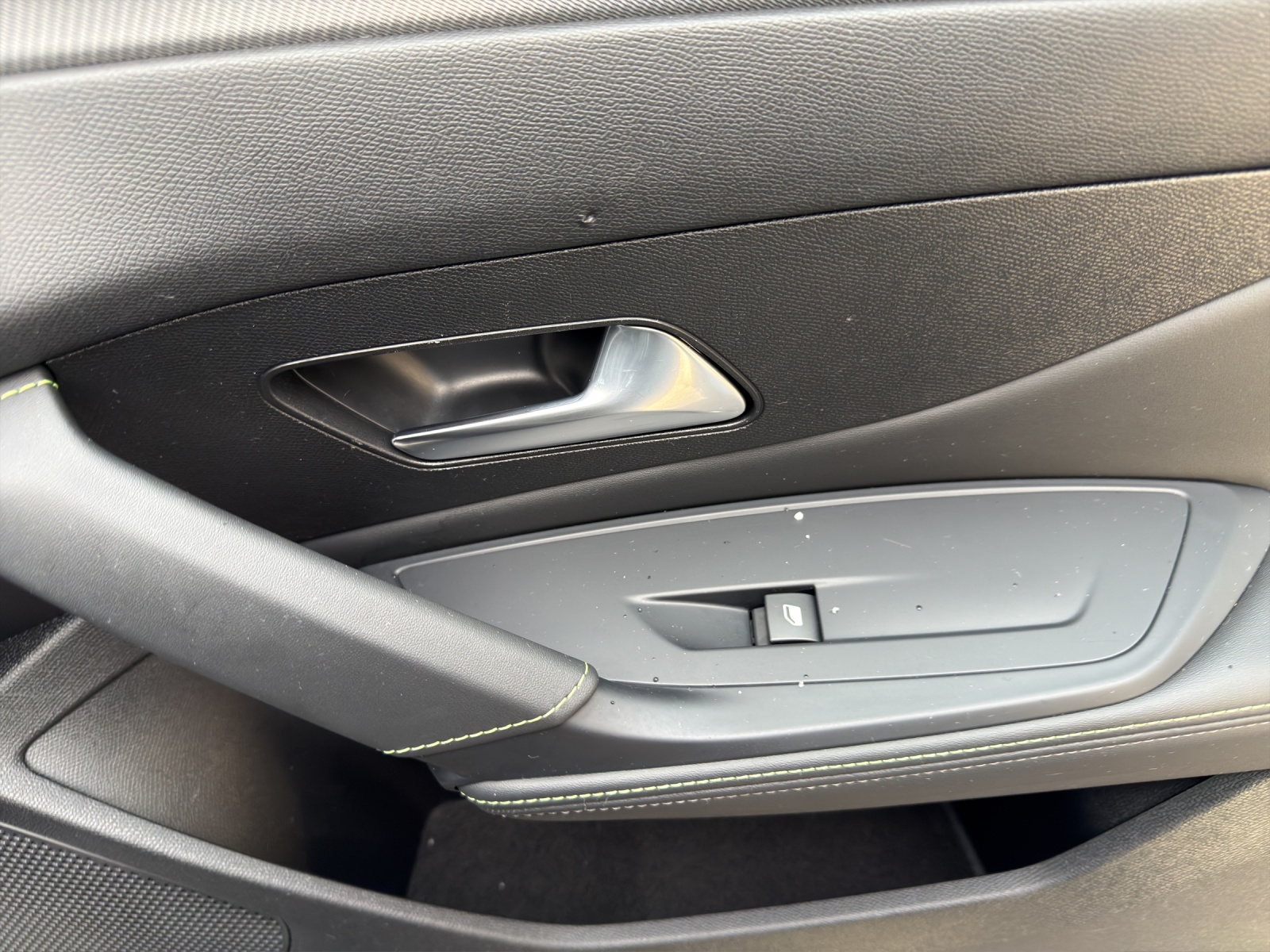 PEUGEOT 308 SW 1.5 BlueHDI GT EAT8-image-16