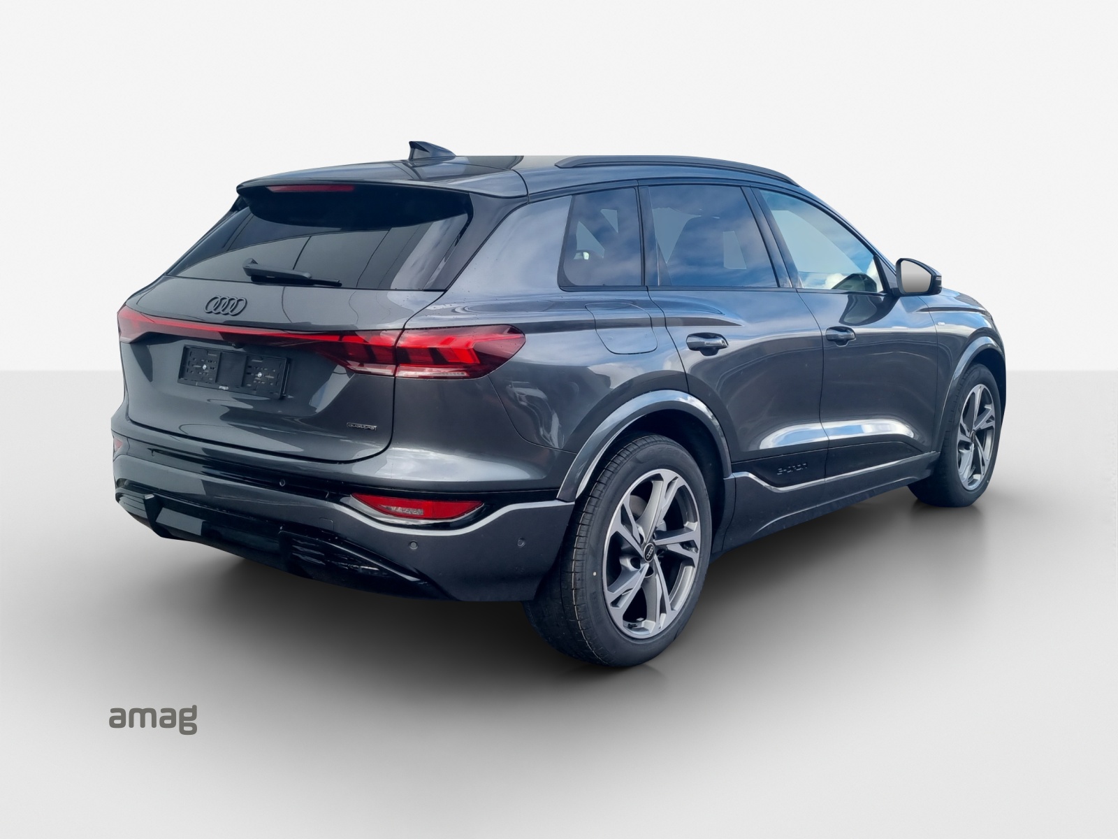 AUDI Q6 e-tron quattro-image-5
