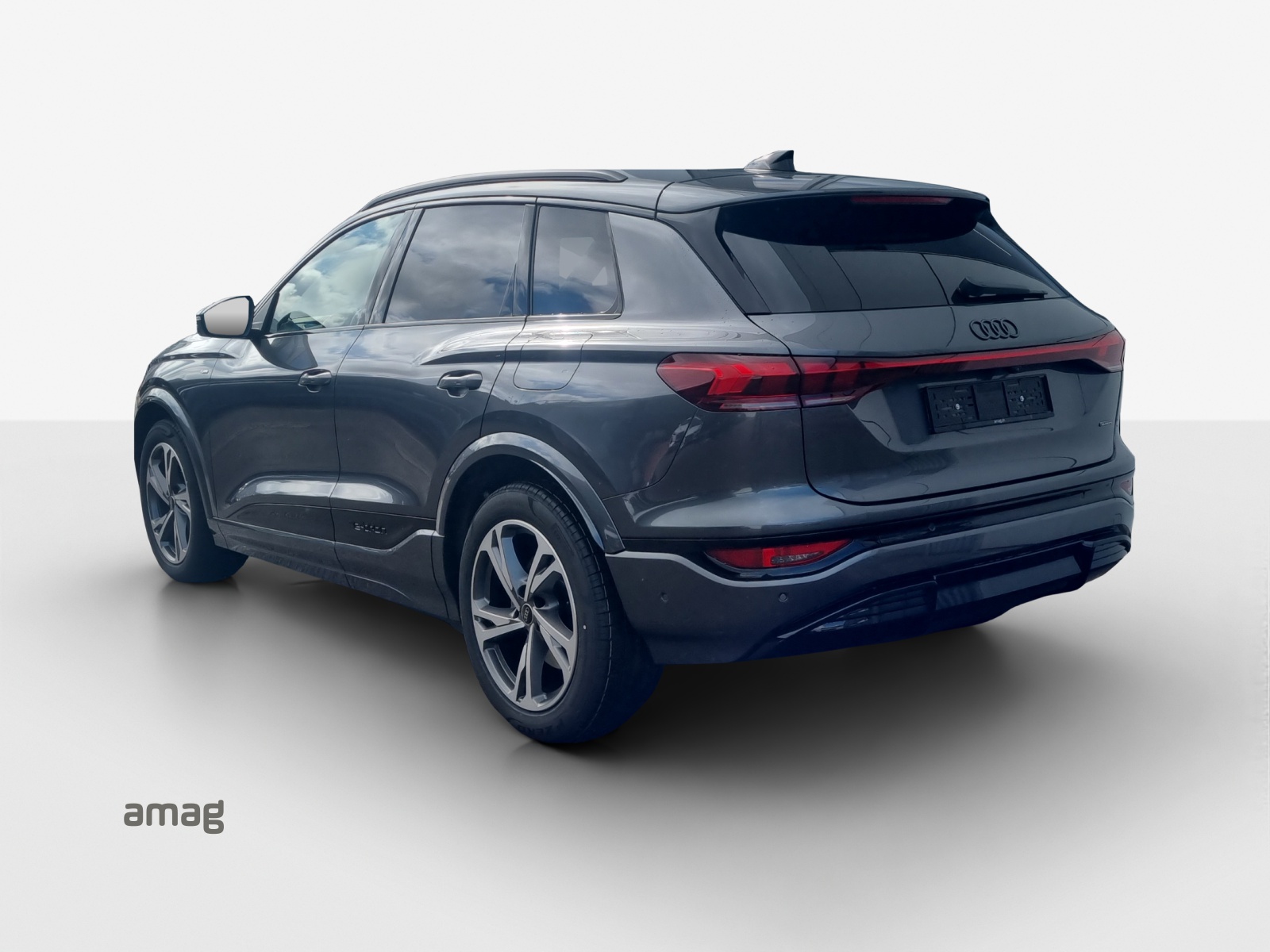 AUDI Q6 e-tron quattro-image-3