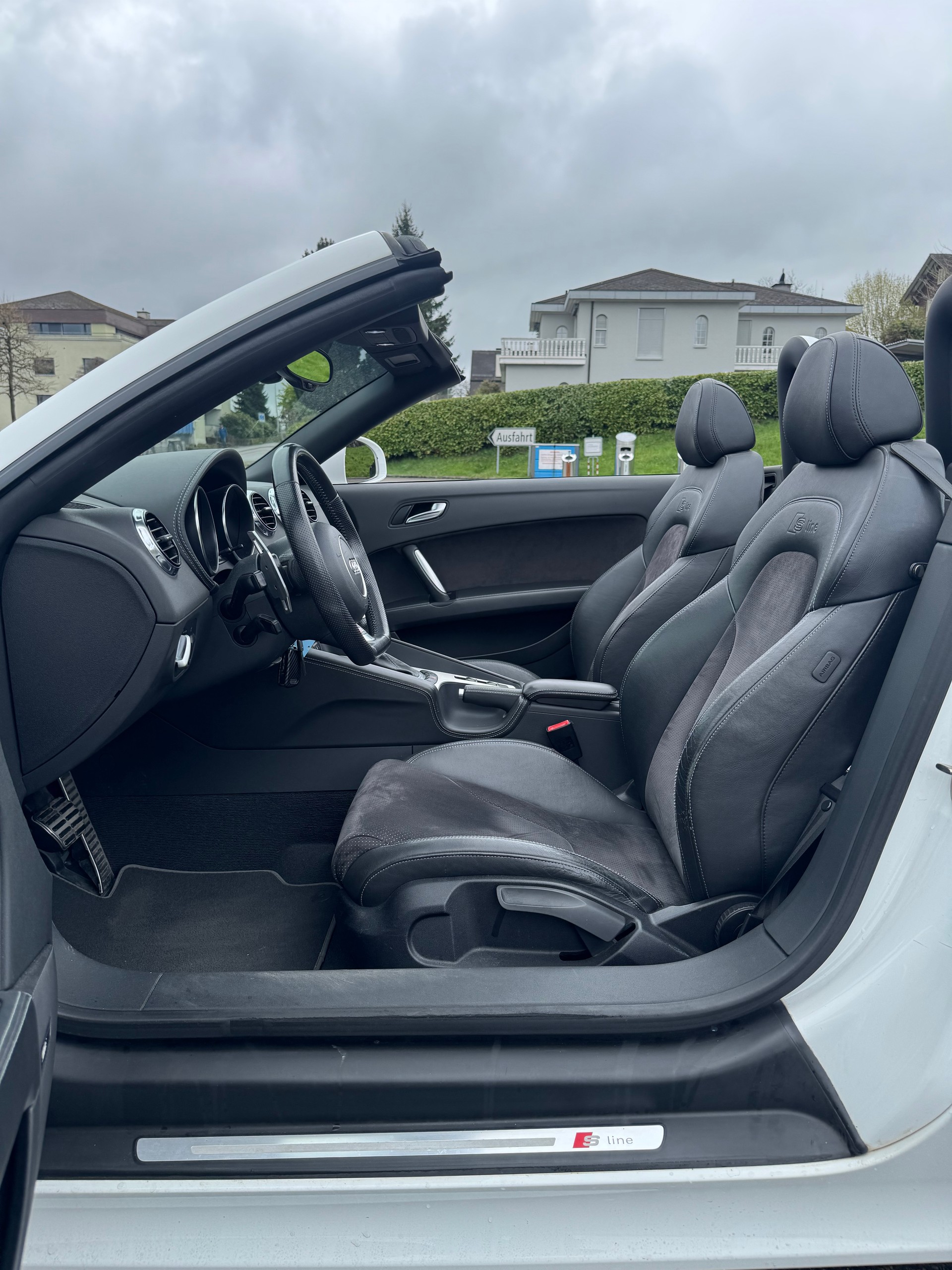 AUDI TT Roadster 2.0 TFSI quattro S-tronic-image-5