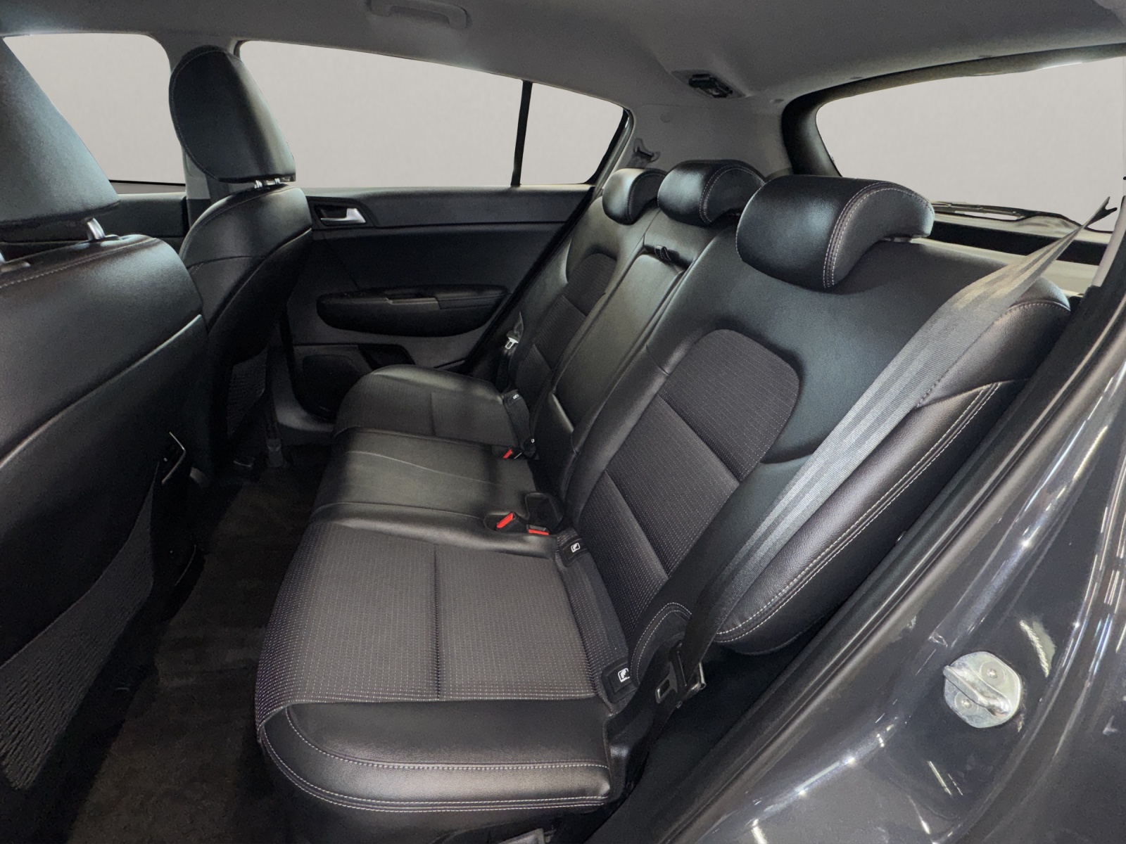 KIA Sportage 1.6 T-GDi Black Edition QL-image-9