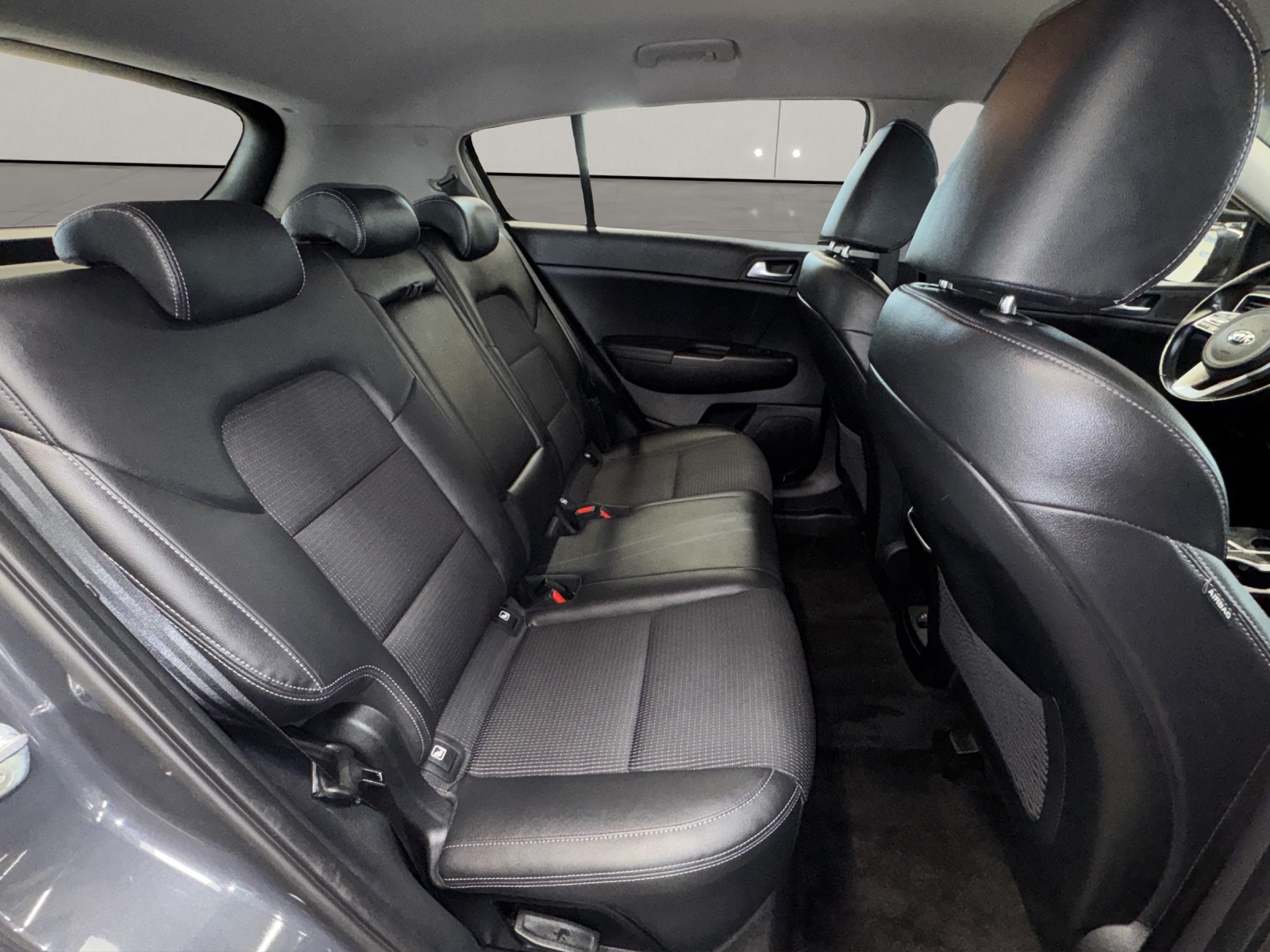 KIA Sportage 1.6 T-GDi Black Edition QL-image-10
