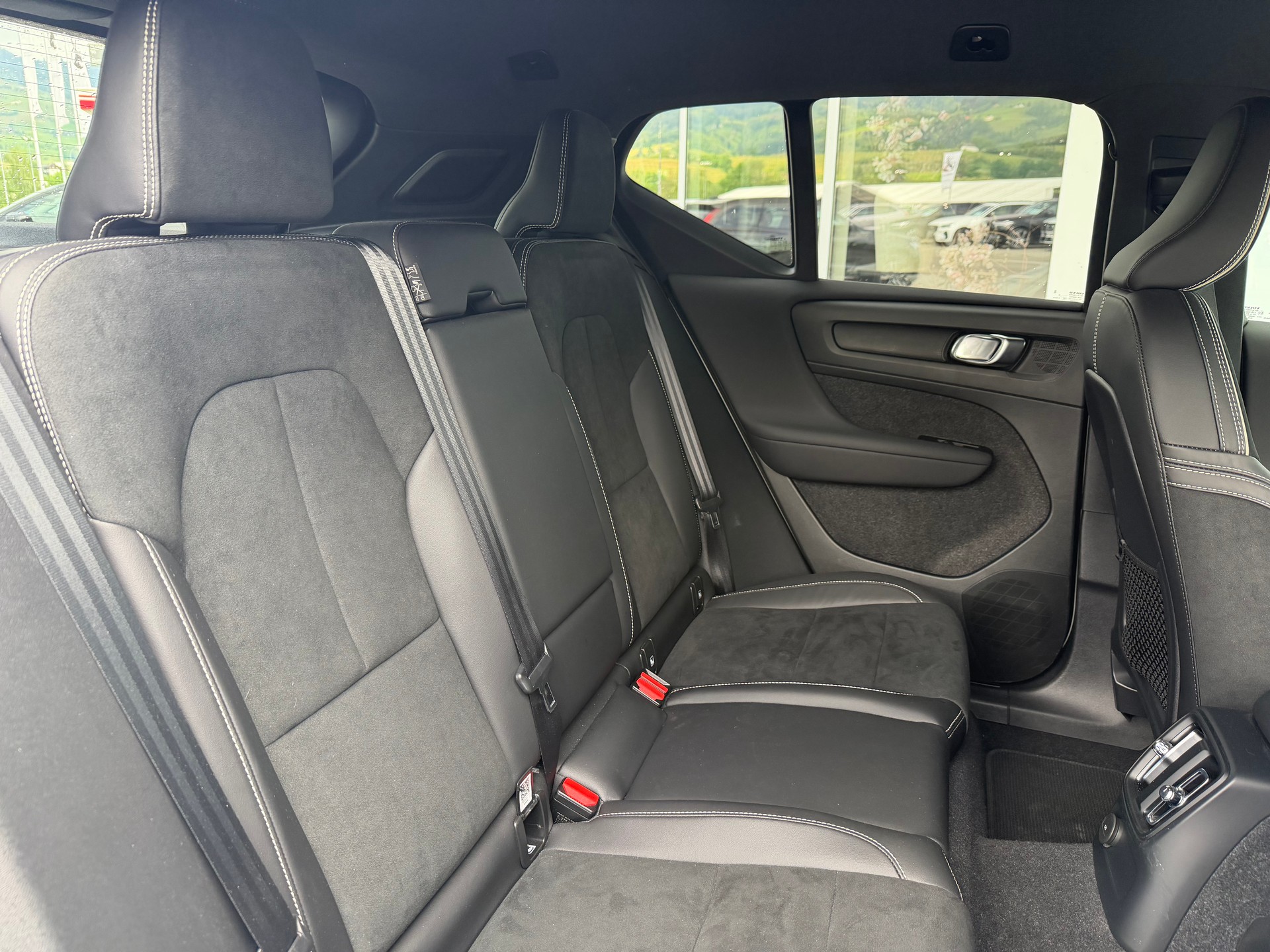 VOLVO XC40 T5 TwE R-Design DCT-image-5